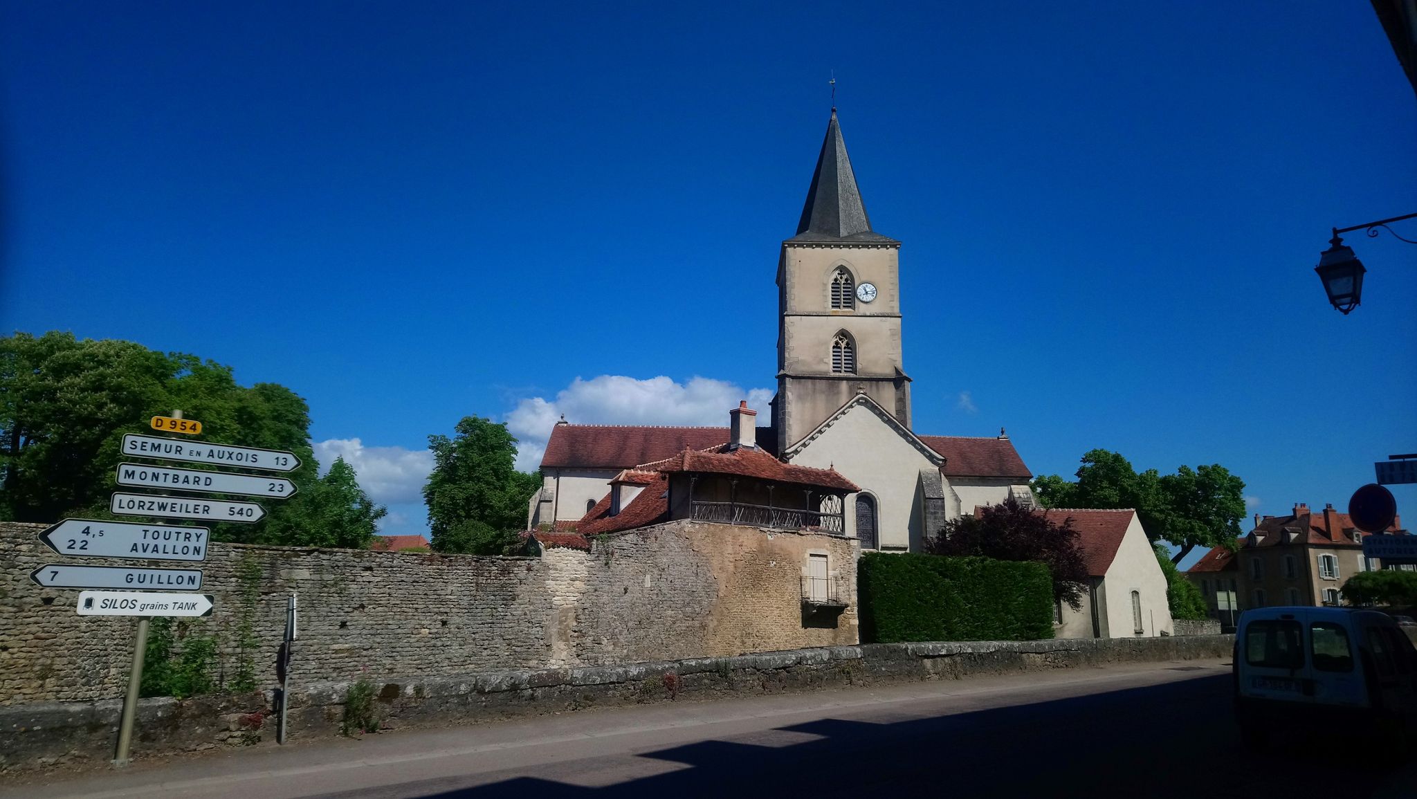 Kirche von Epoisses im Schloßareal