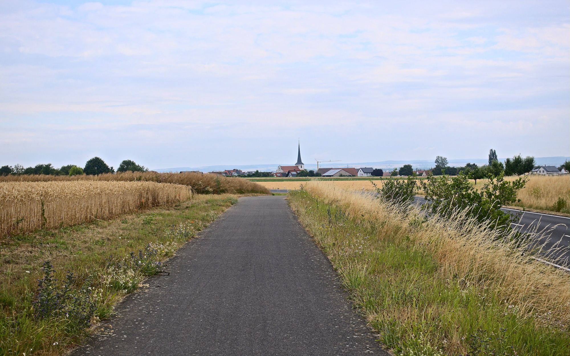 Auf dem gut ausgebauten Radweg nach Schnackenwerth