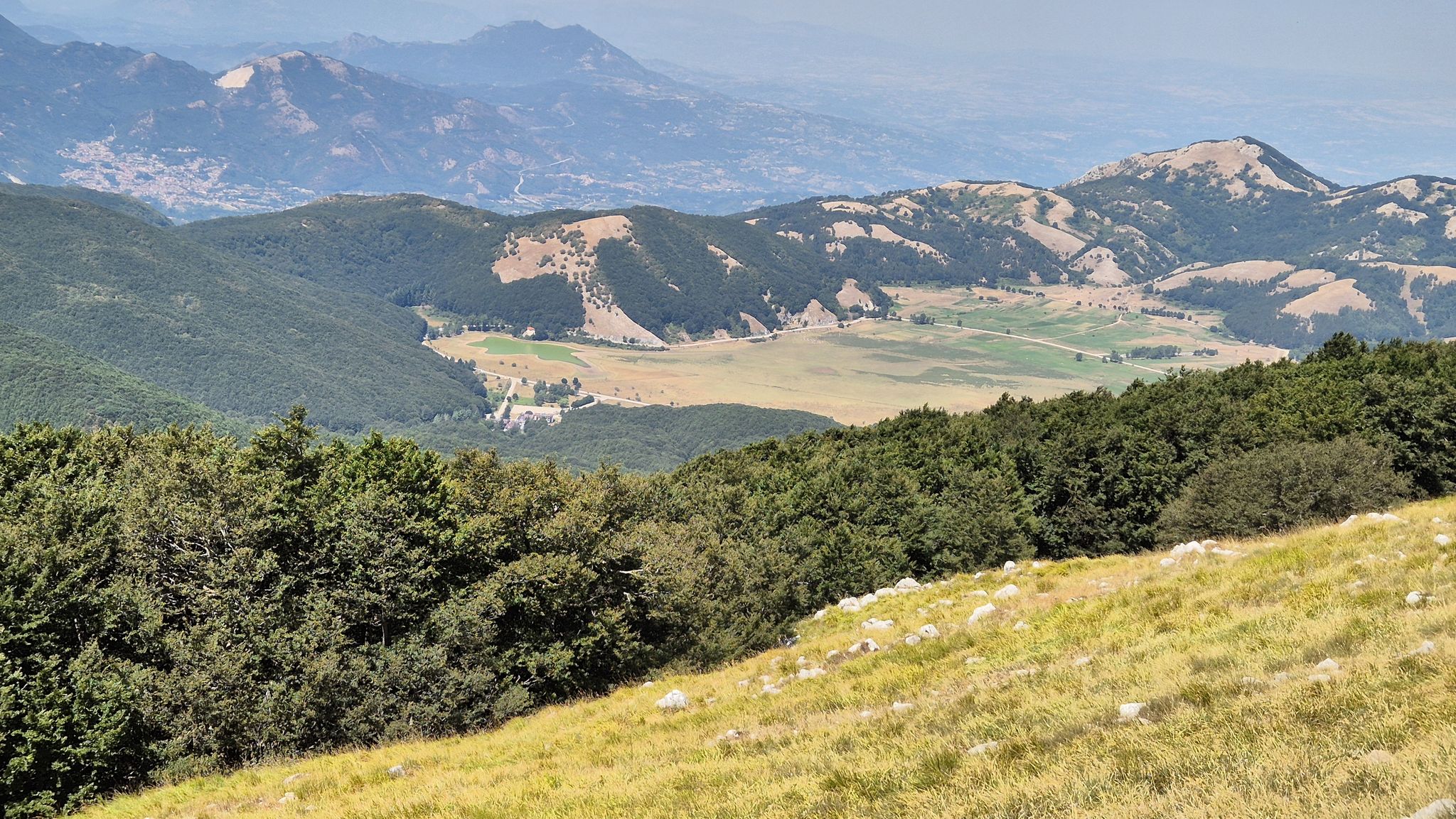Vista del lago Laceno dal Monte Cervialto