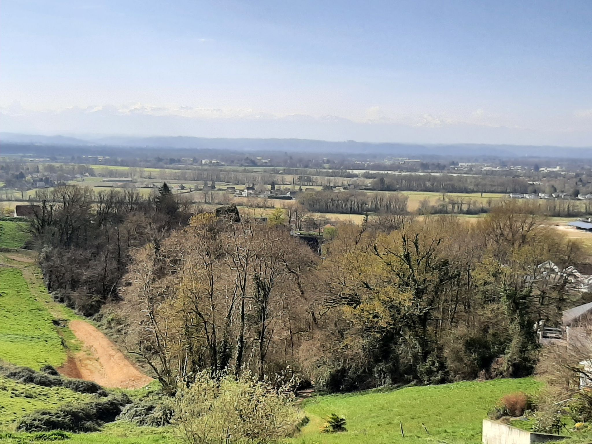 Vue panoramique de la Mairie de Serres Castet