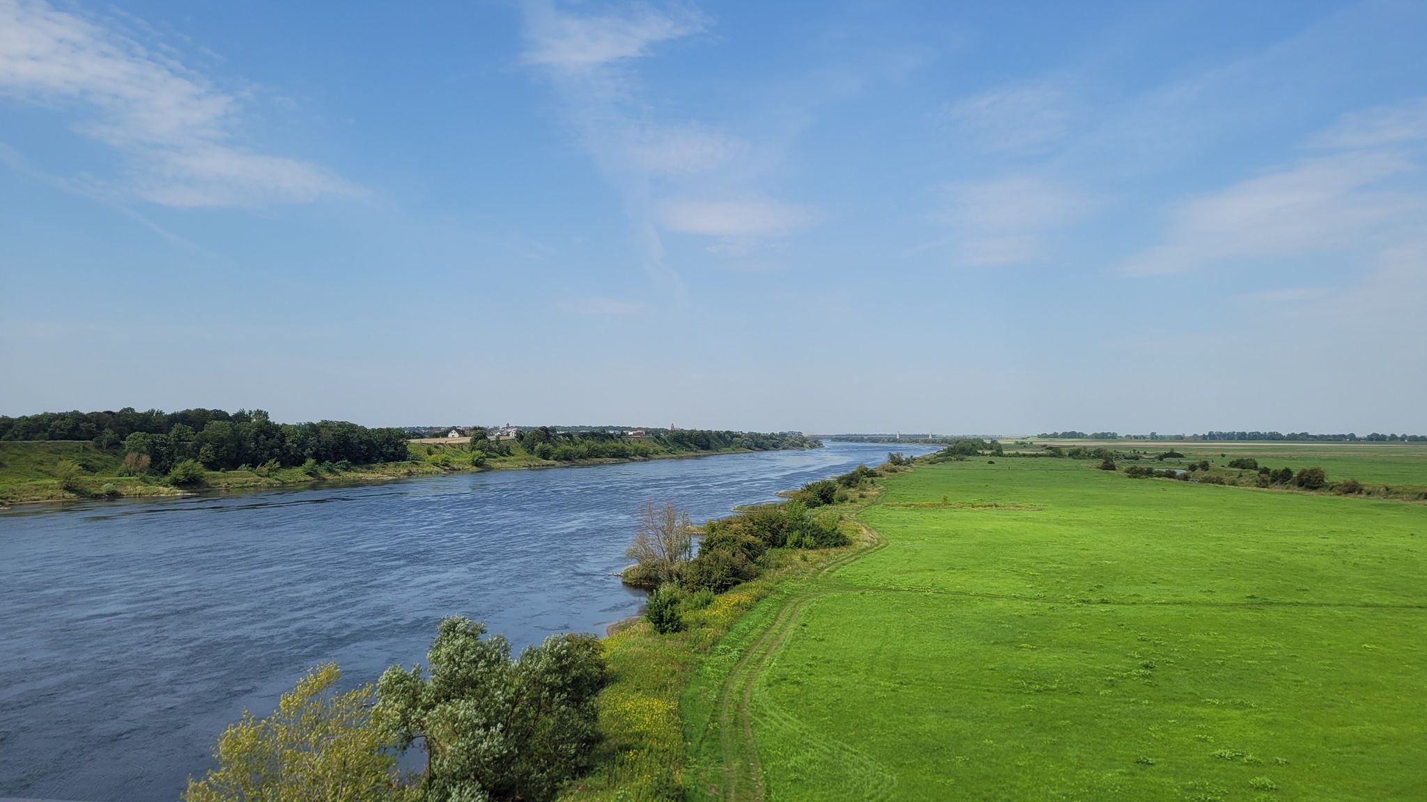 Widok na Wisłę w kierunku Tczewa z mostu w Knybawie.