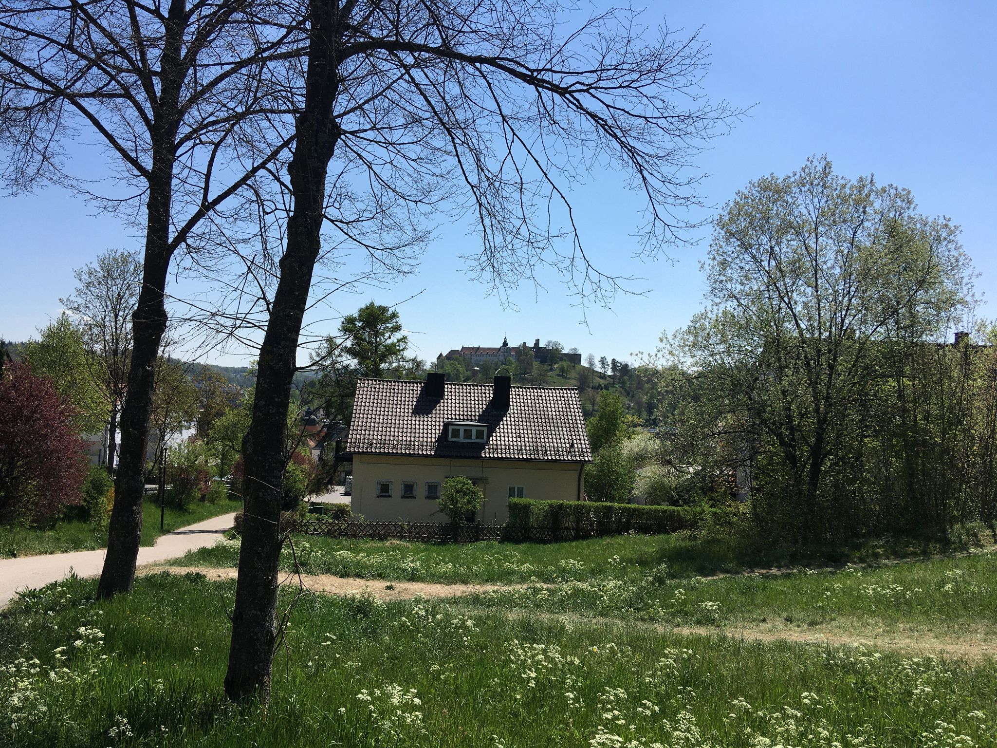 Weiter unten nochmal. Schloss Hellenstein. Nicht das vordere Haus.