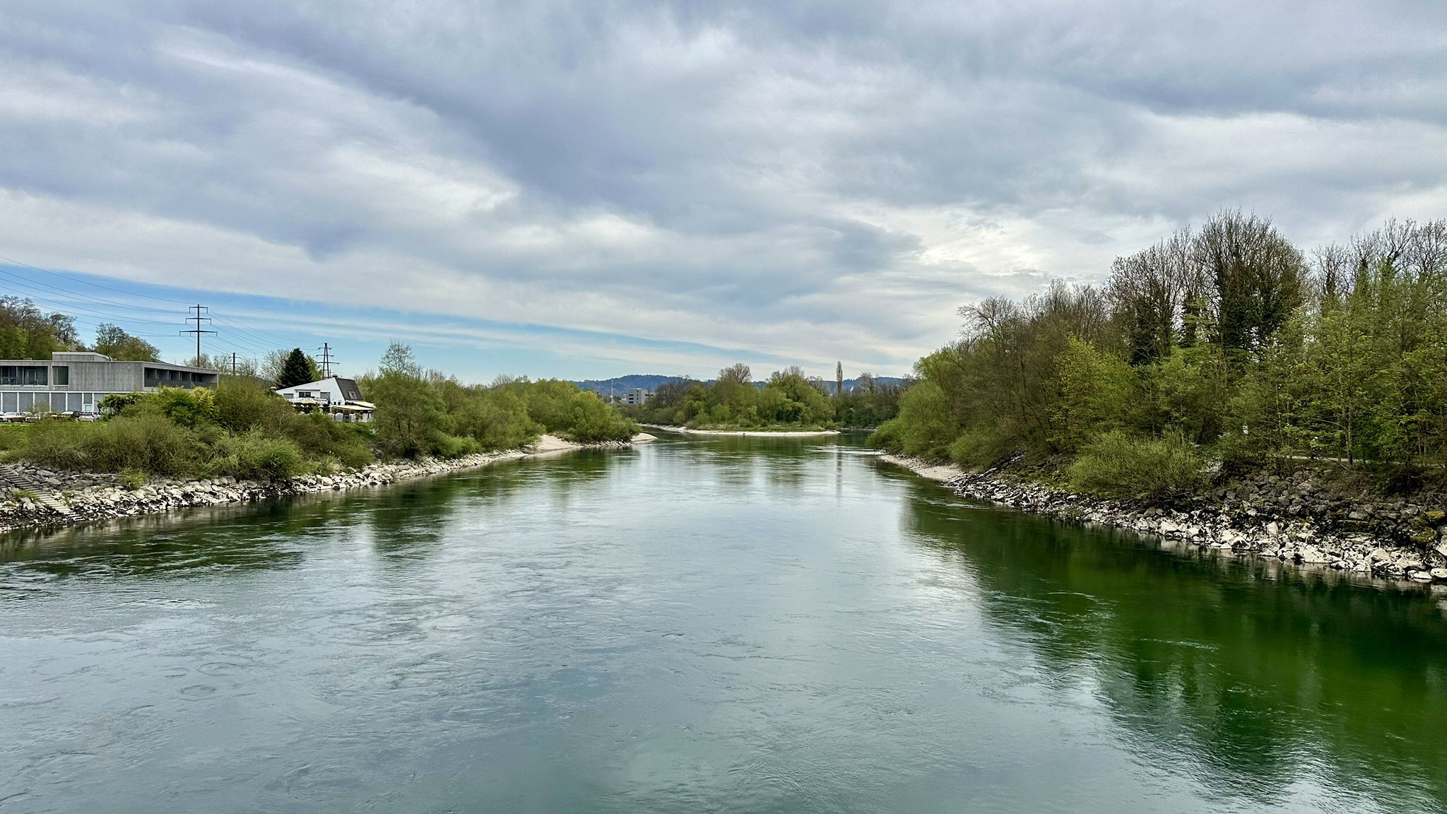 ...Brückenstandard 📸🙃 Kraftwerk Ruppoldingen bei Rothrist - Blick Richtung Aarburg......