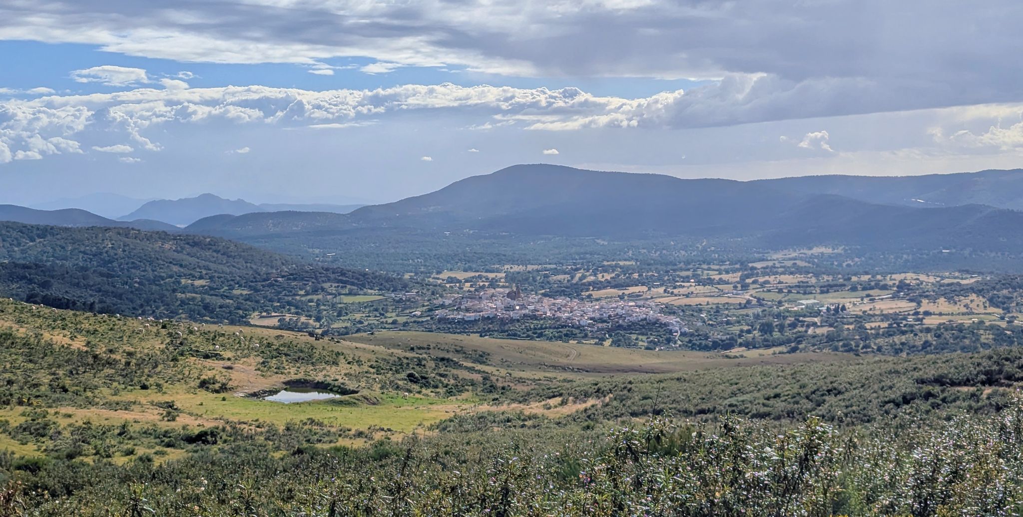 Garciaz y Sierra de Pedro Gómez desde Cuerda de las Viñas.