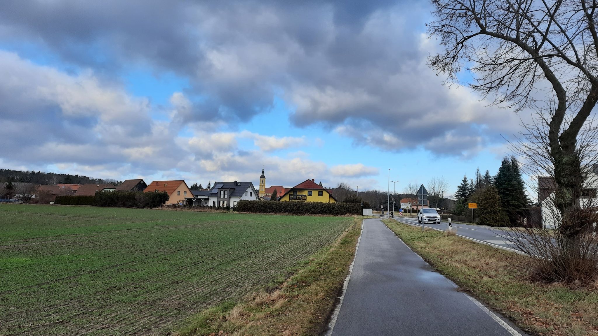 Ortseingang Oßling vom Radweg nach Kamenz