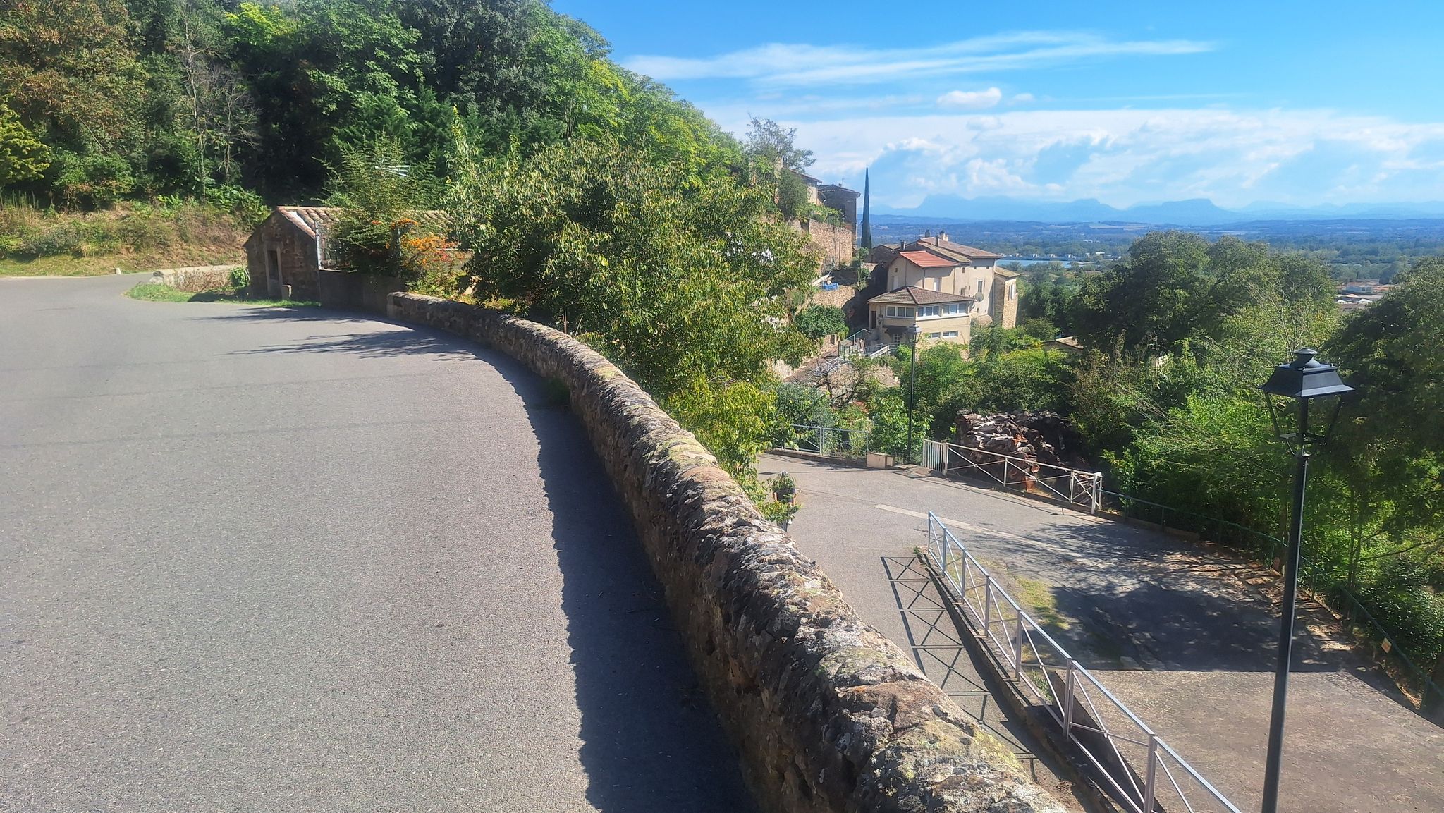 Descente vers Charmes-sur-Rhône.