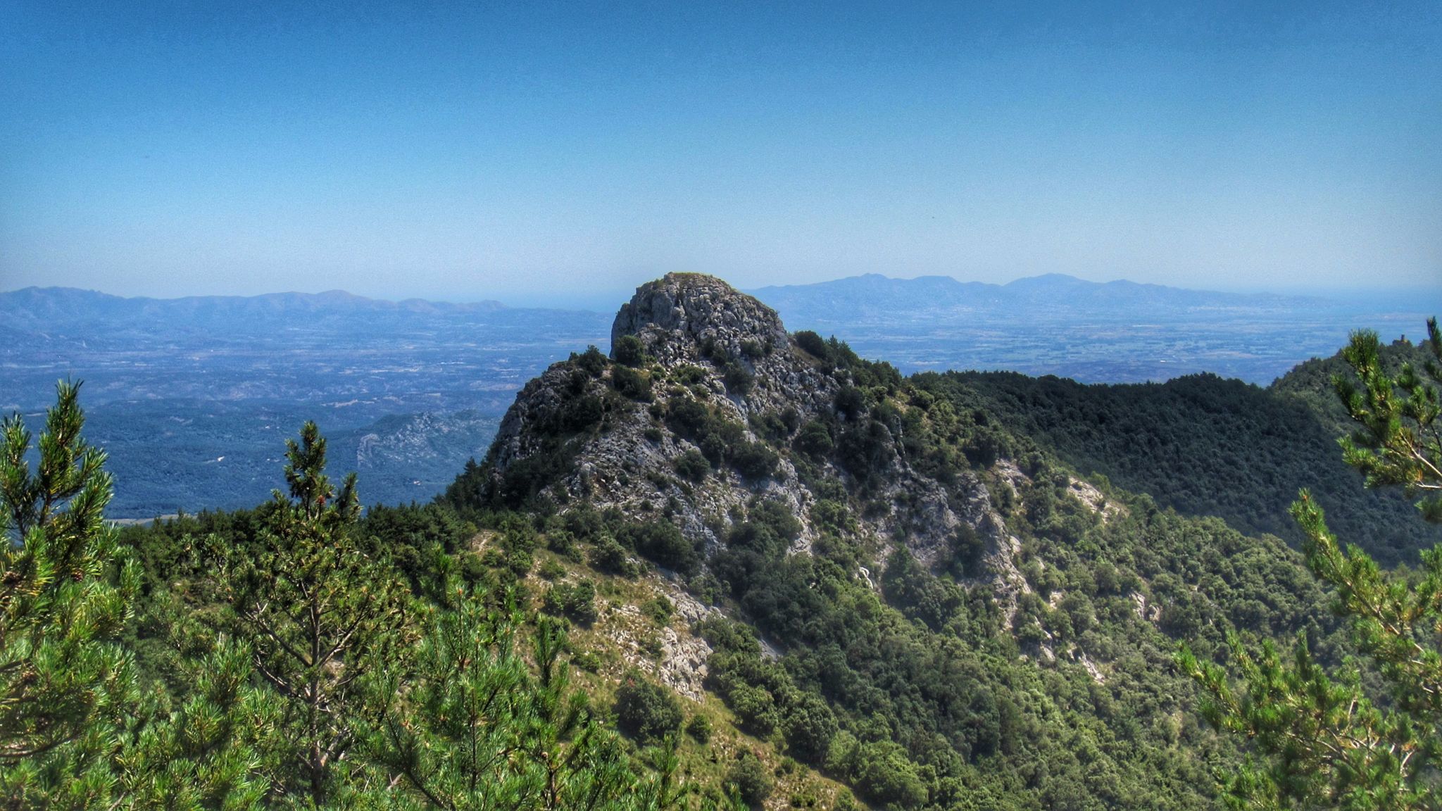 Castell de Bac de la Grillera baixant del Puig de la Gavarra