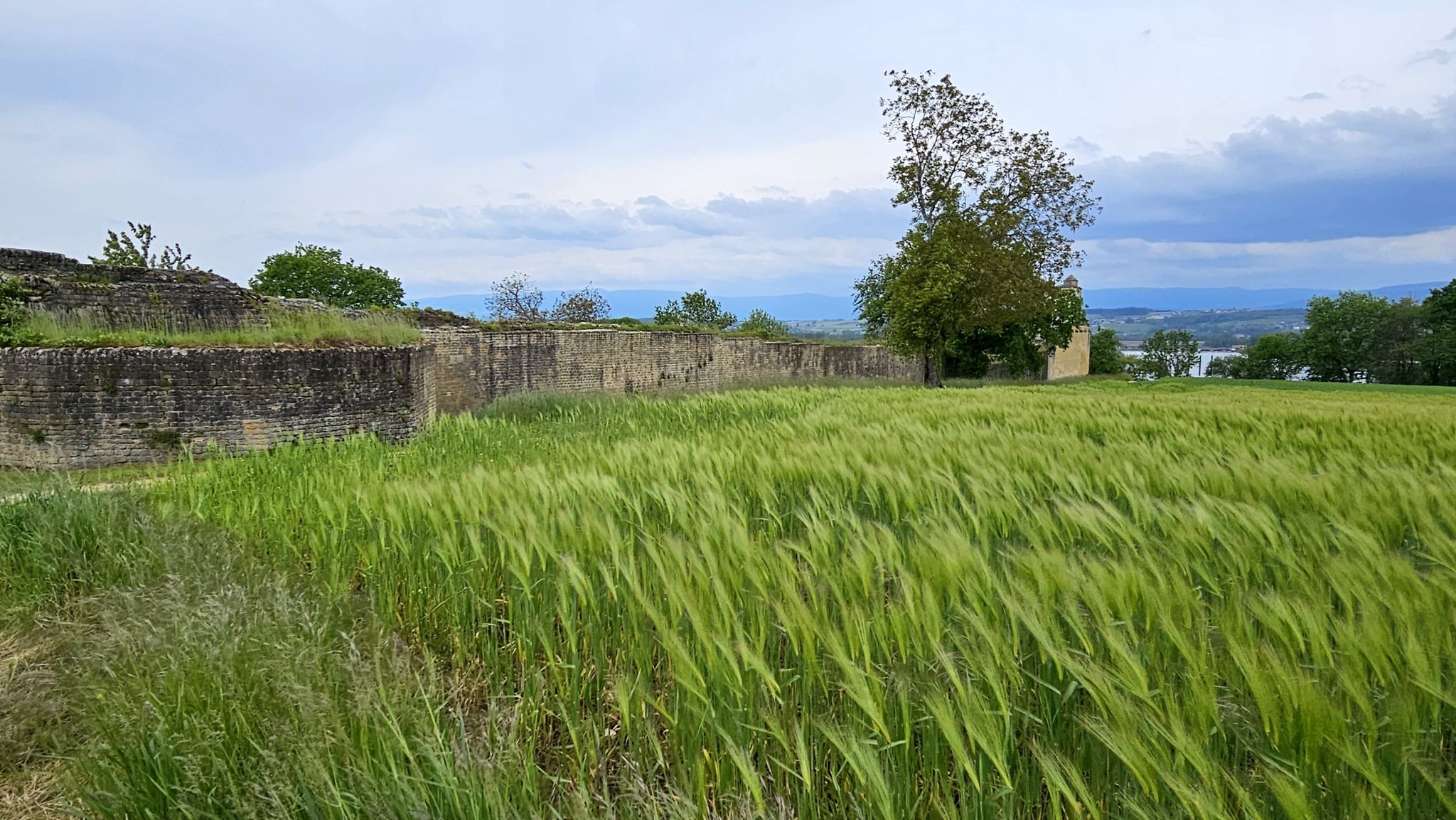 Ein weiteres Highlight. Ein Teil der einstigen Stadtmauer beim Port De L'Est.