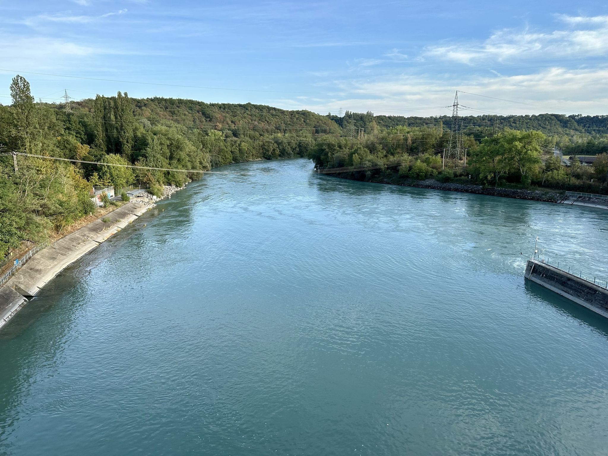 Die aufgestaute Rhône.