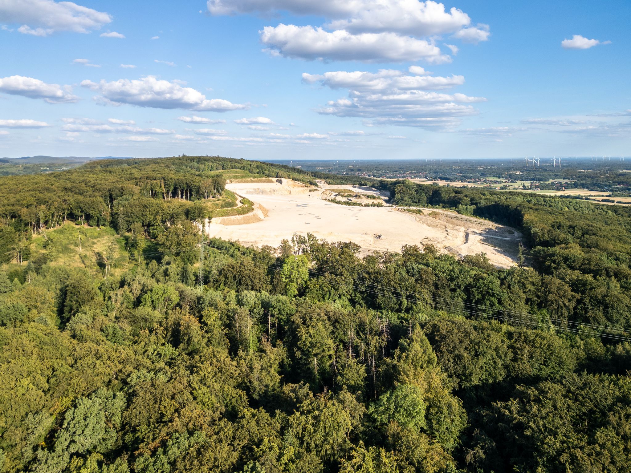 Blick auf den Kalksteinbruch Hoeste