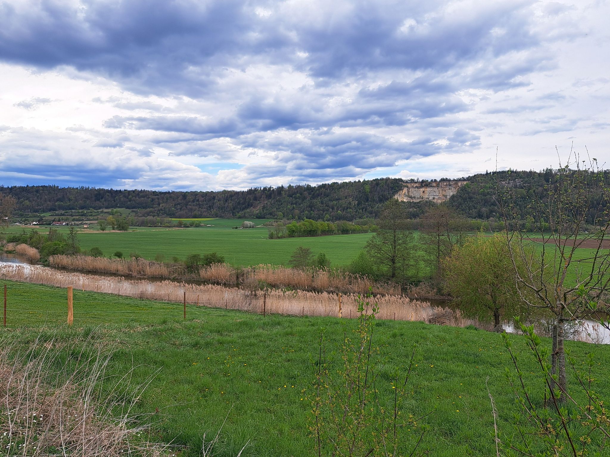 Altmühl und Steinbruch am Arzberg