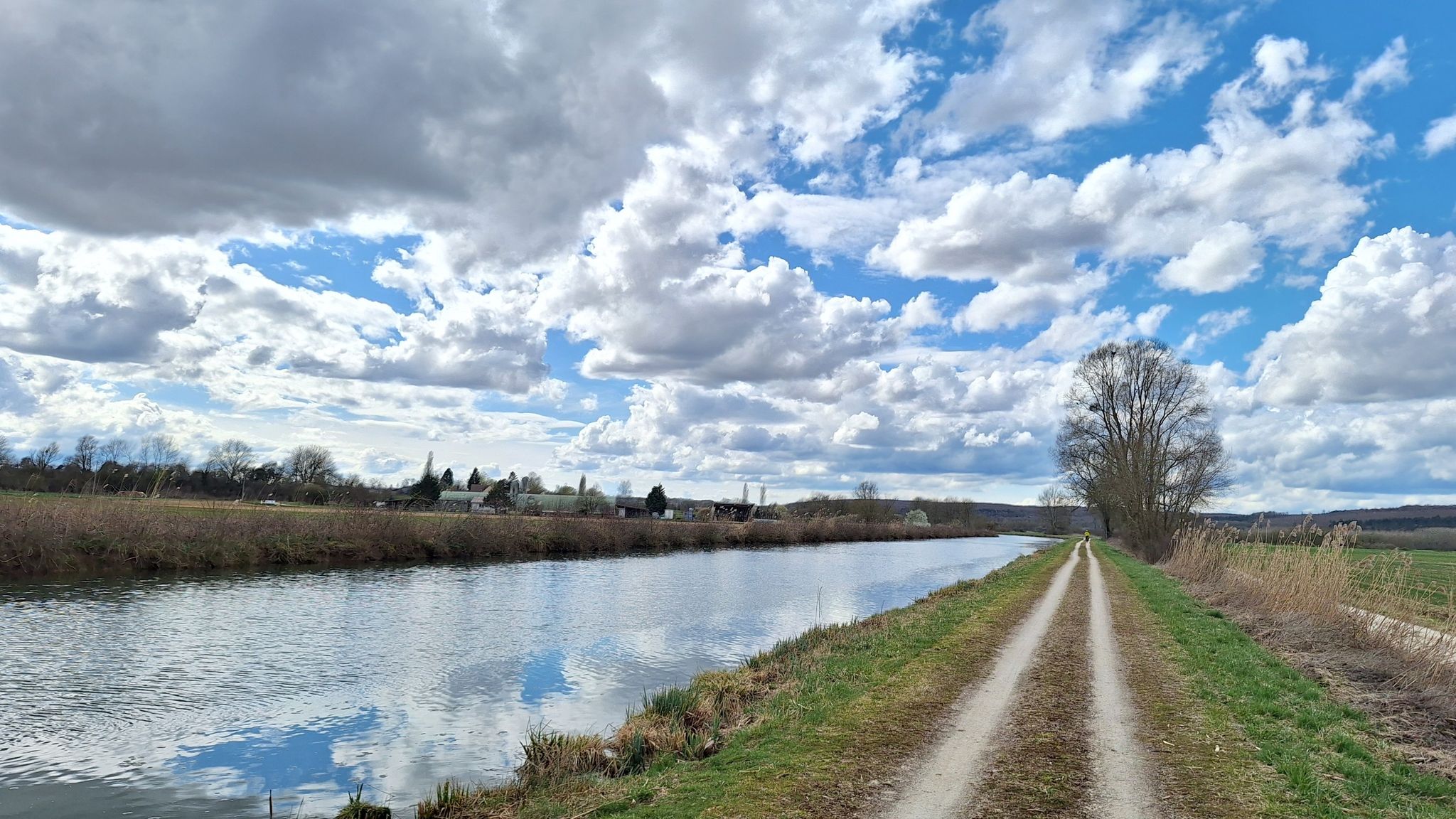 Gravel naast het Maaskanaal