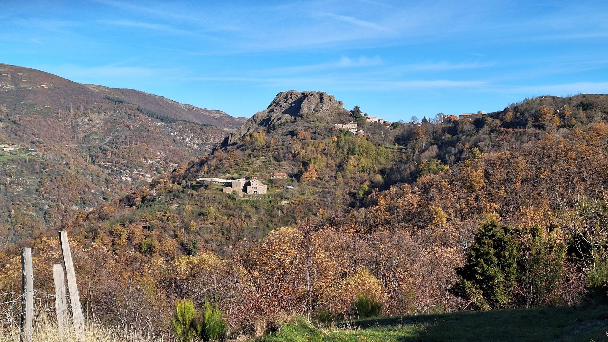 Ajoux, dyke de lave basaltique attribué géoparc par l'UNESCO