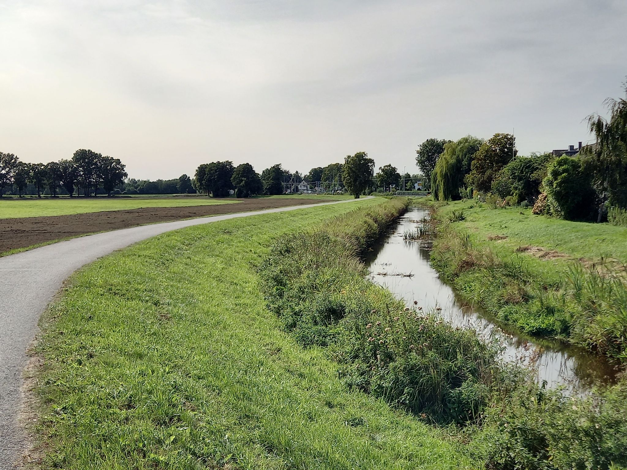 Fahrradweg neben der Wörpe