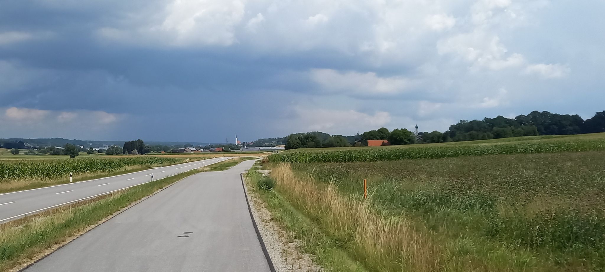Links Arnstorf in Sicht, rechts Hainberg