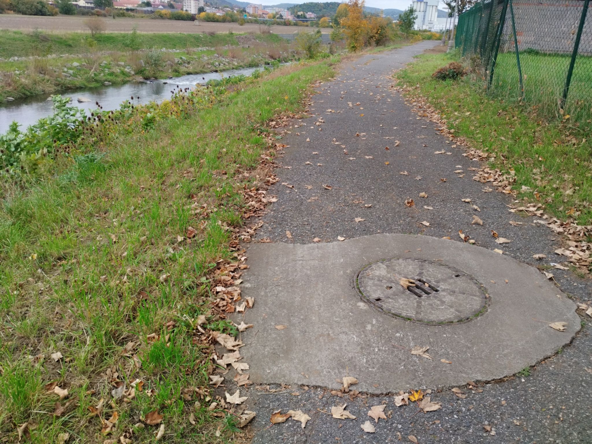 rumpeliger Radweg nach Beroun