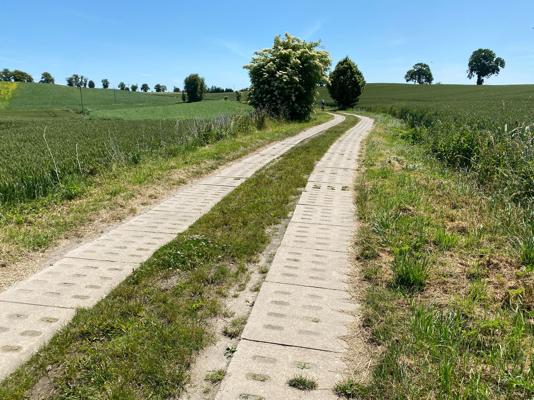 Fragment z płytami betonowymi - dobrze się jechało.