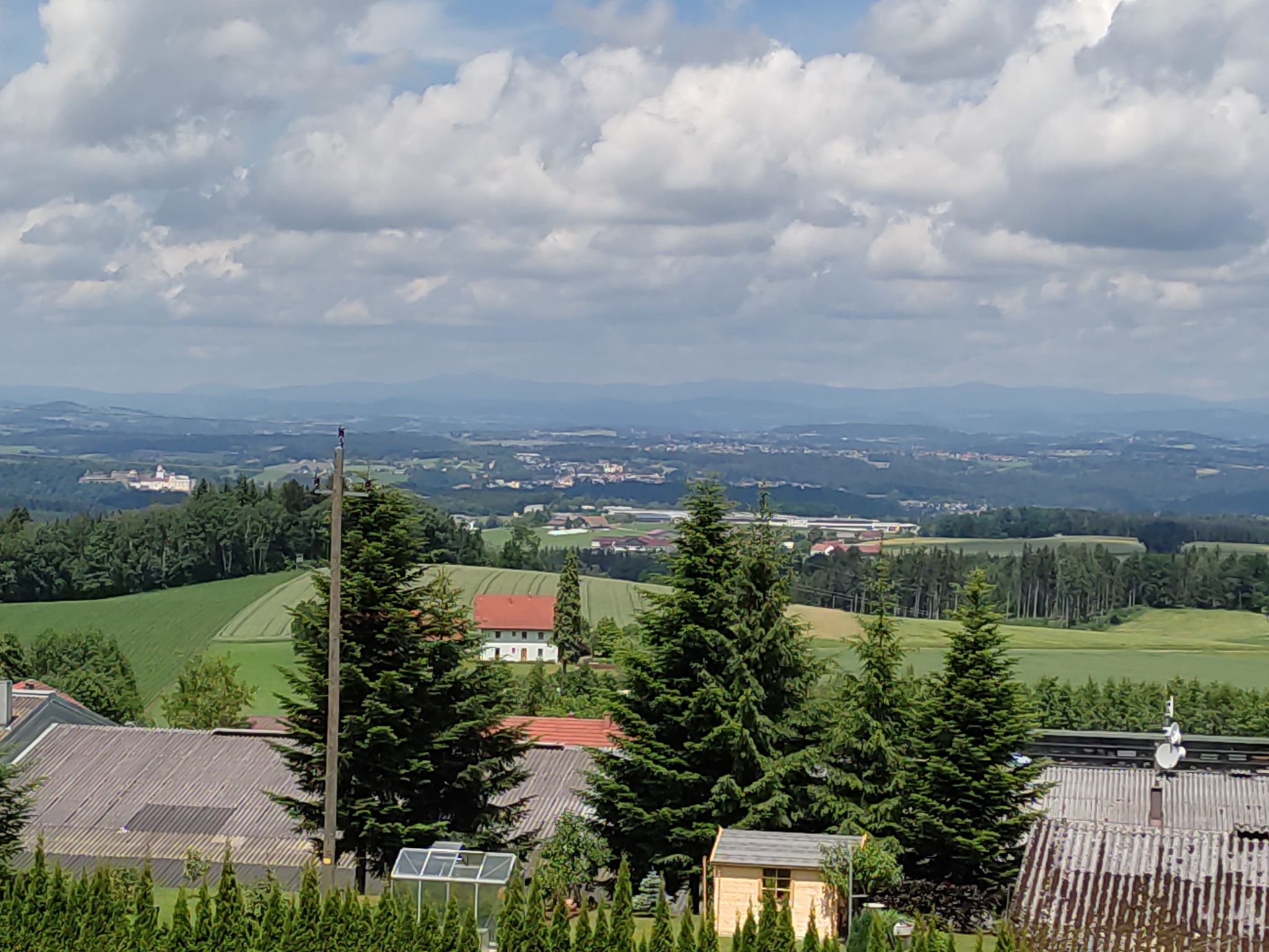 Blick bayrischer Wald links Hohe Feste Passau