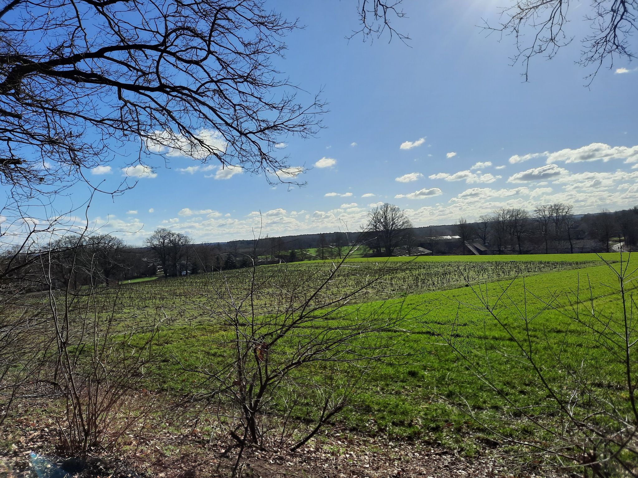 Fernblick über die schöne Landschaft in Berge