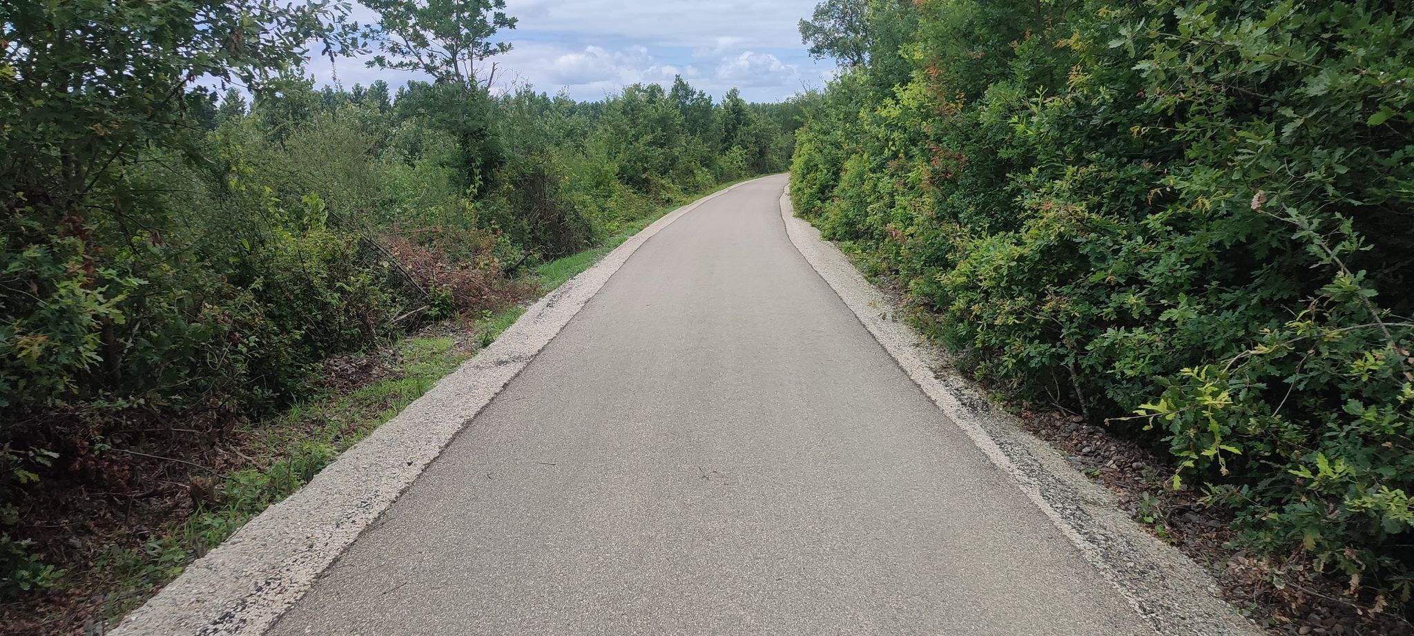 schoner breiter Radweg