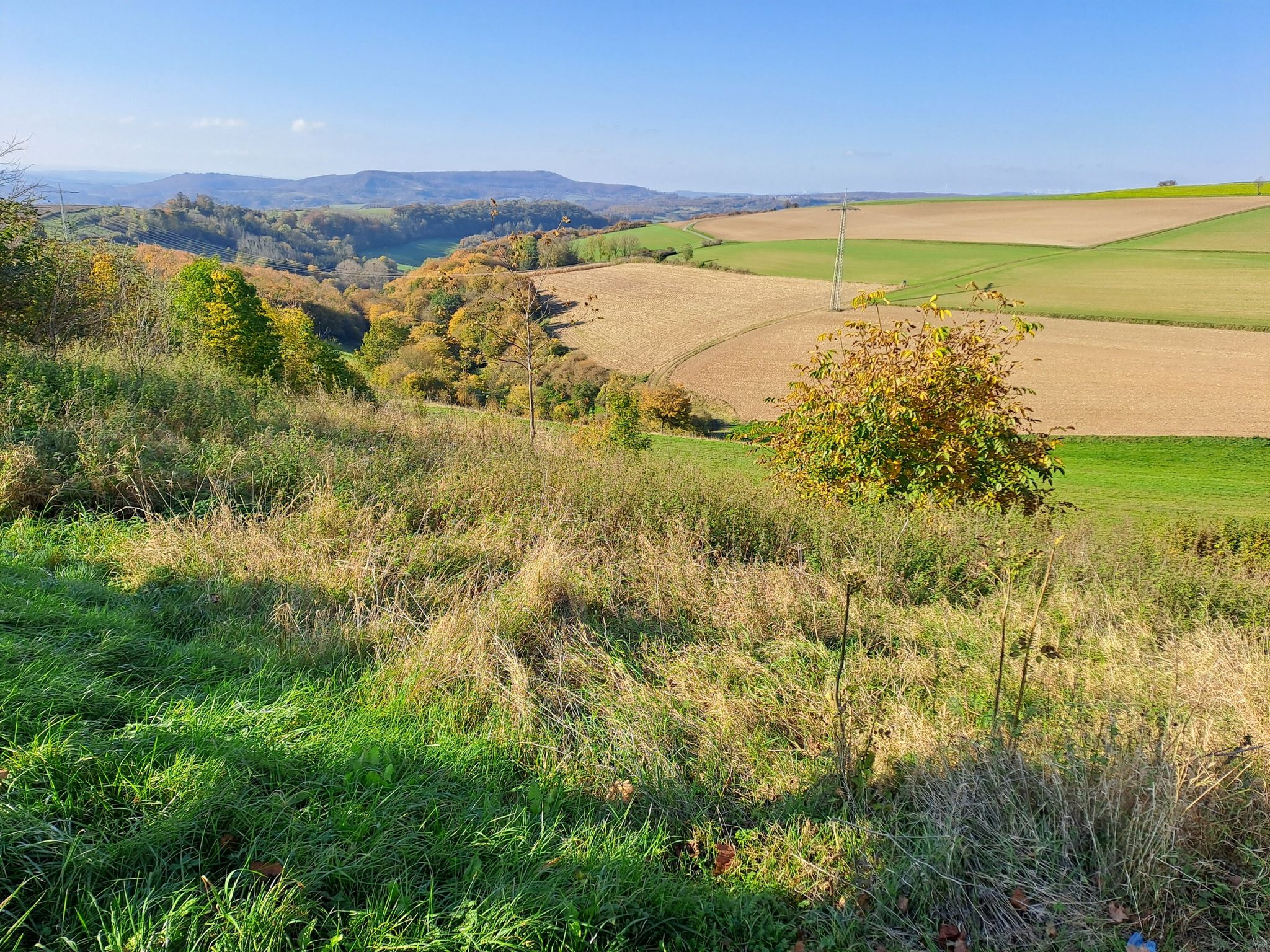 Blick zurück ins Tal des Straßenanstieg