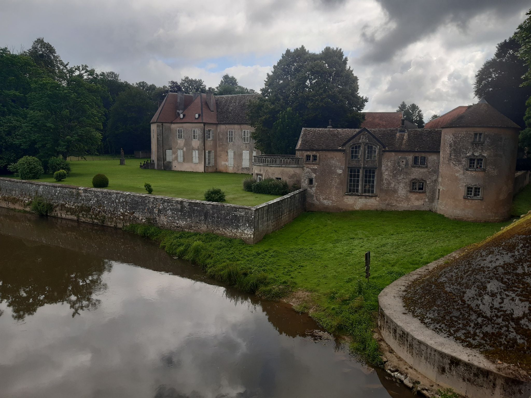 Chateau de Ollans