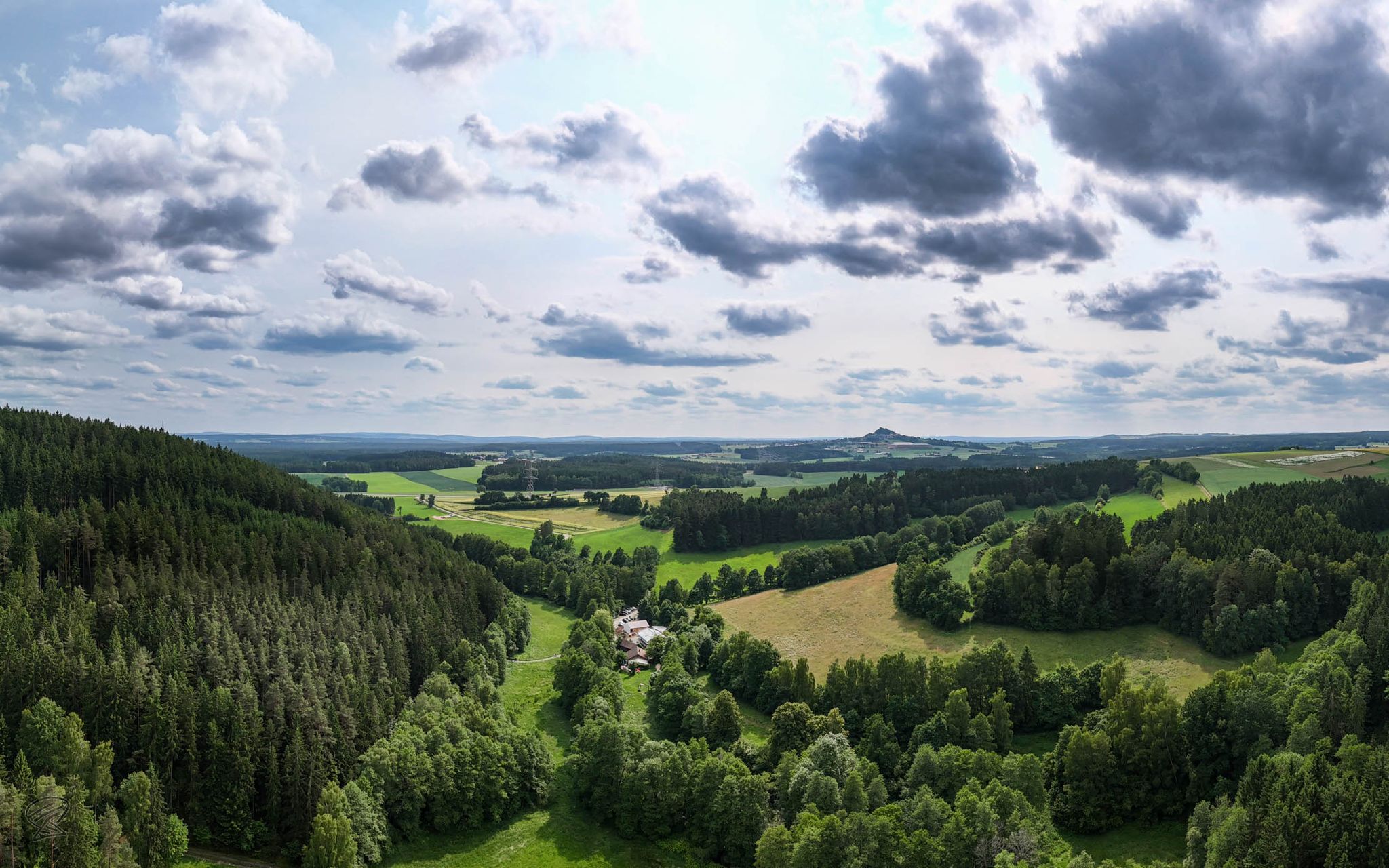 Sauerbachhütte mit Parkstein Panorama