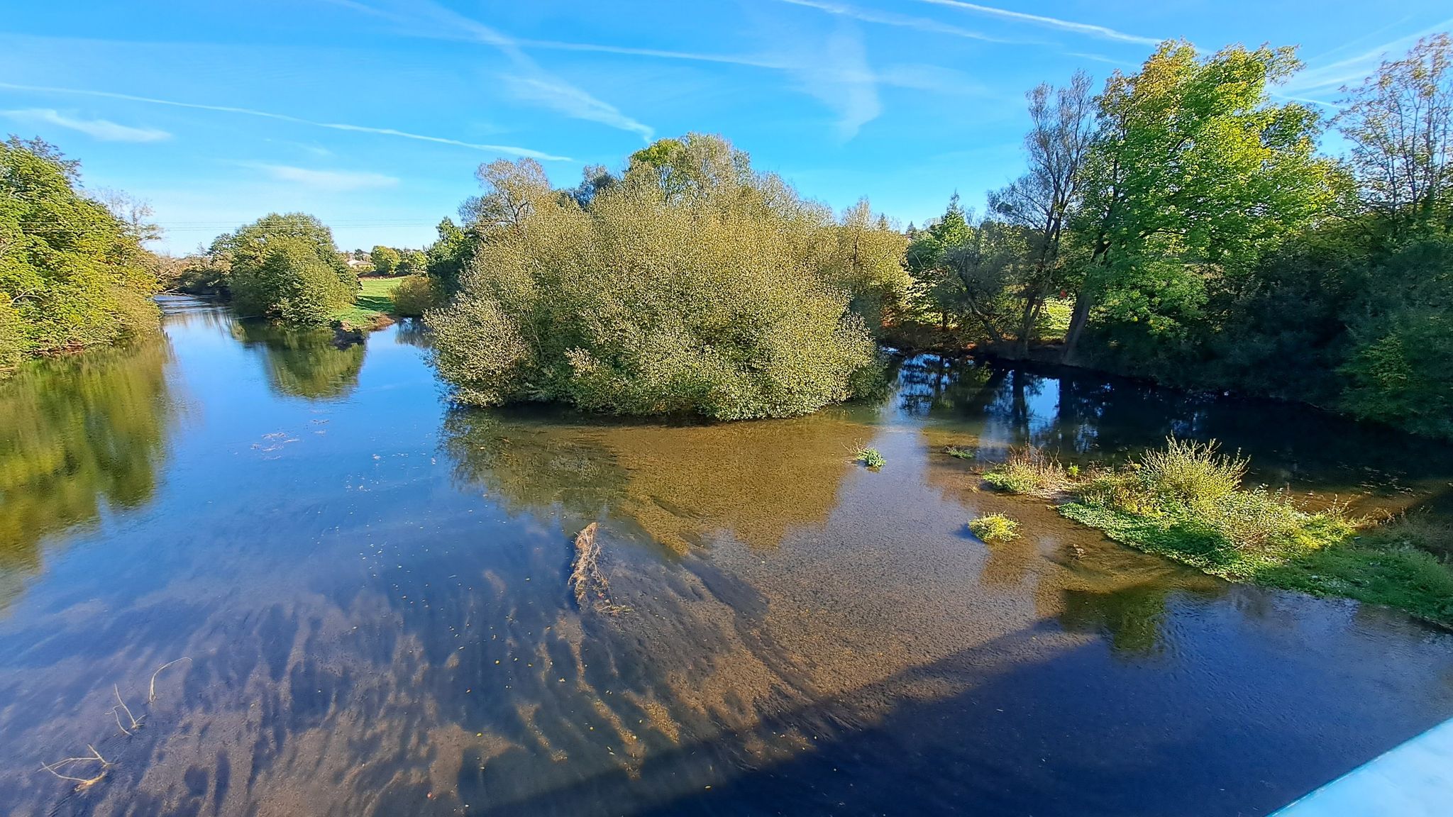 Confluence de la Mortagne, à droite, avec la Meurthe.