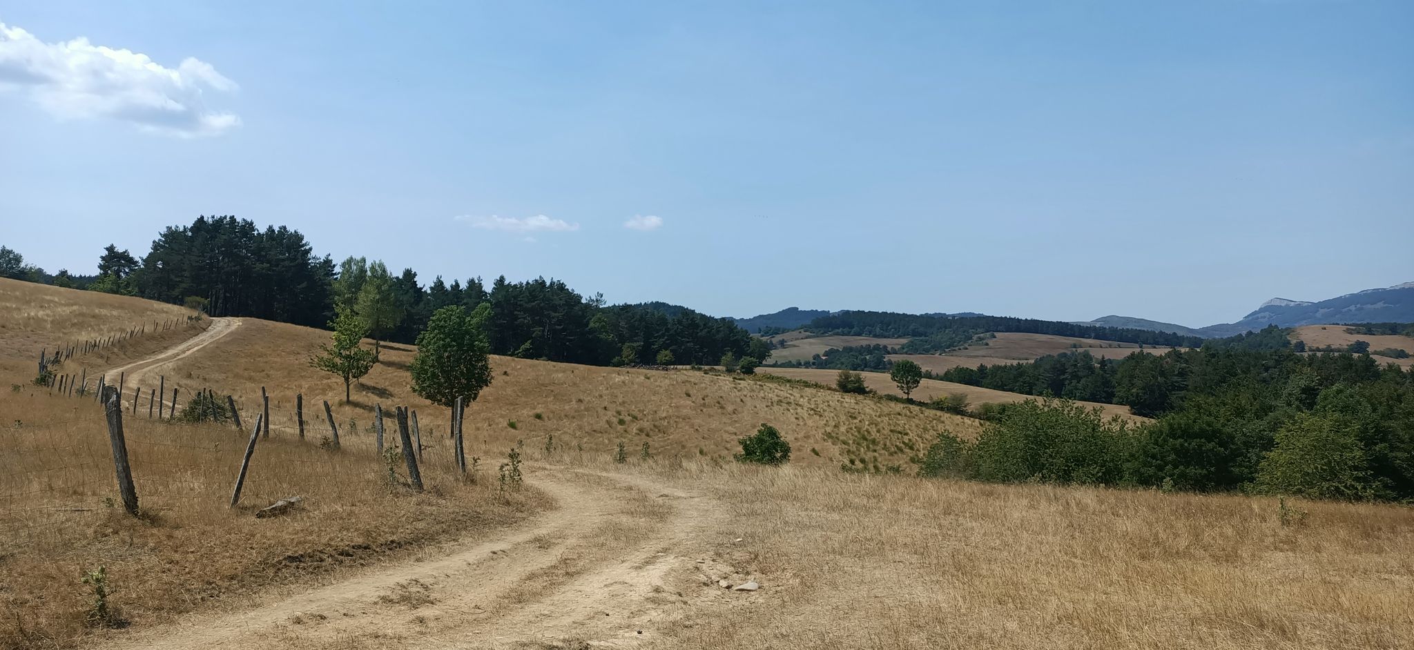 Unión de las rutas 7 y 9 e inicio del descenso hacia Ezcároz / Ezkaroze.