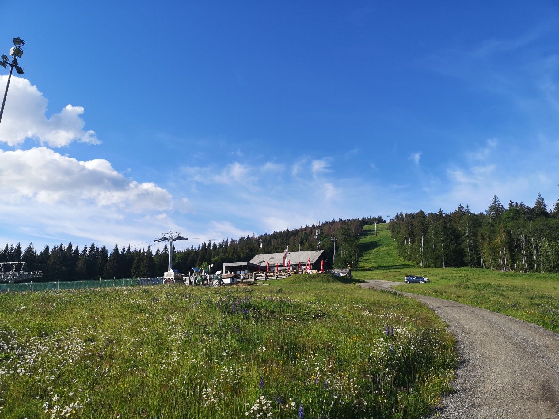 Anschluß Einkehrschwung Hütte zum Überleben 