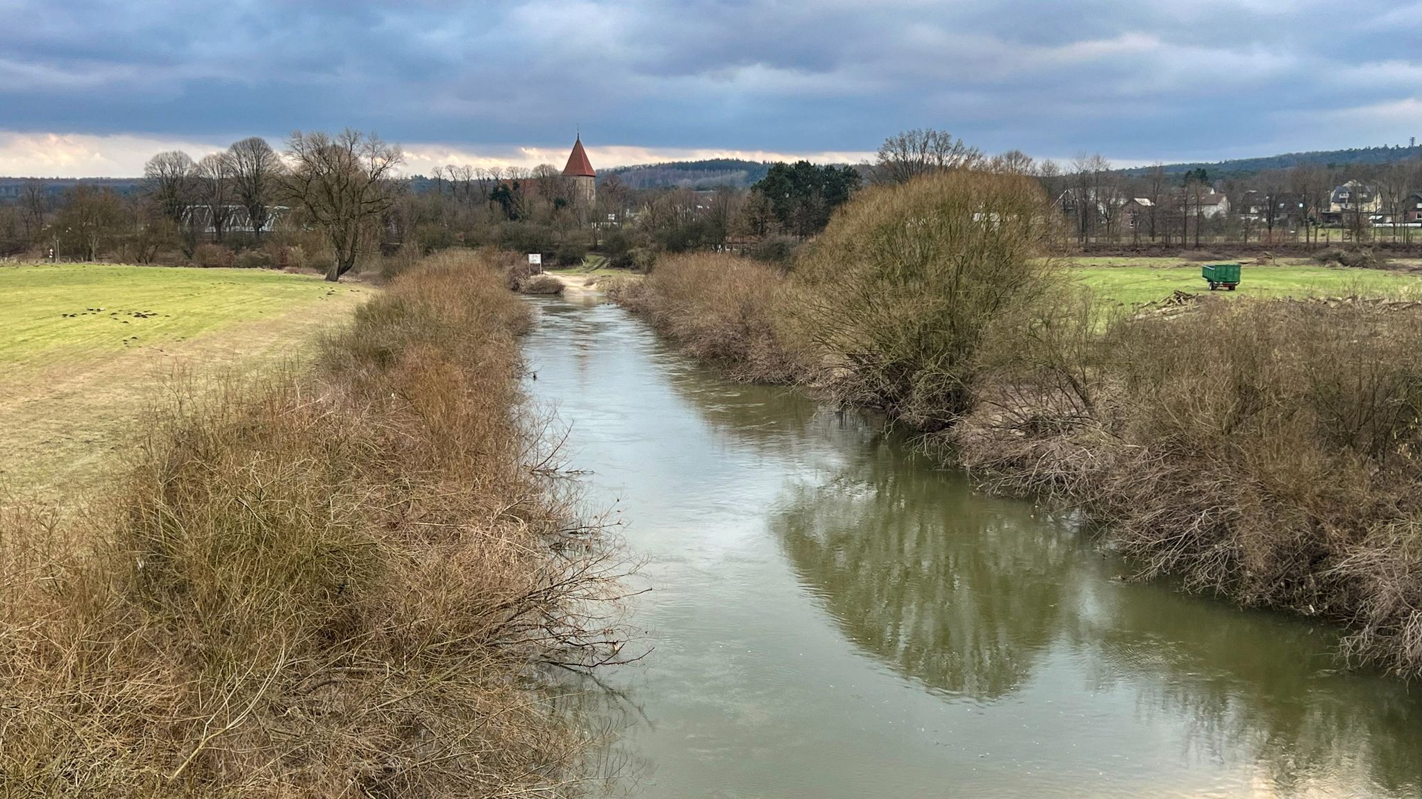 Die Lippe bei Flaesheim mit Blick auf die Stiftskirche St. Maria-Magdalena