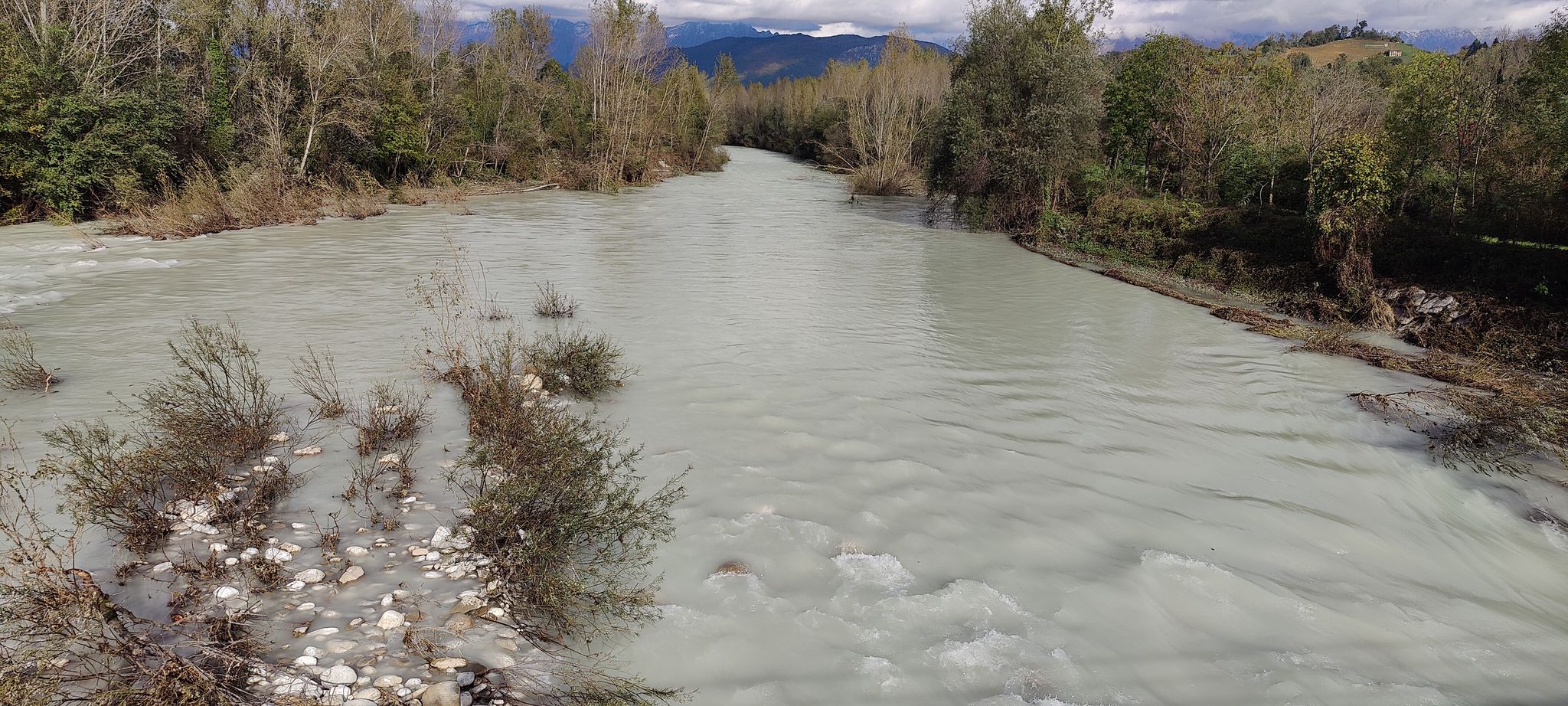 Il torrente Torre in piena dopo le piogge