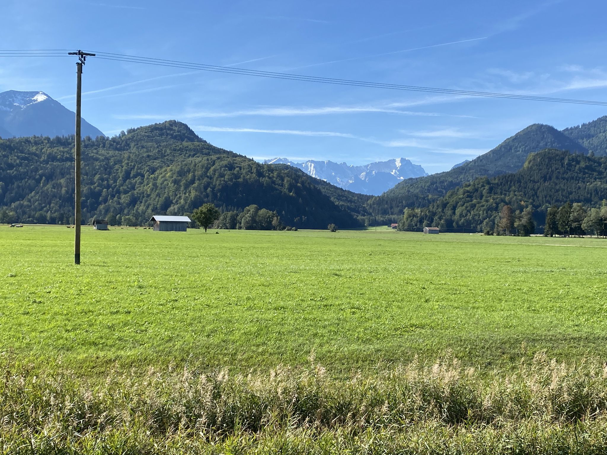 in der Ferne die Zugspitze