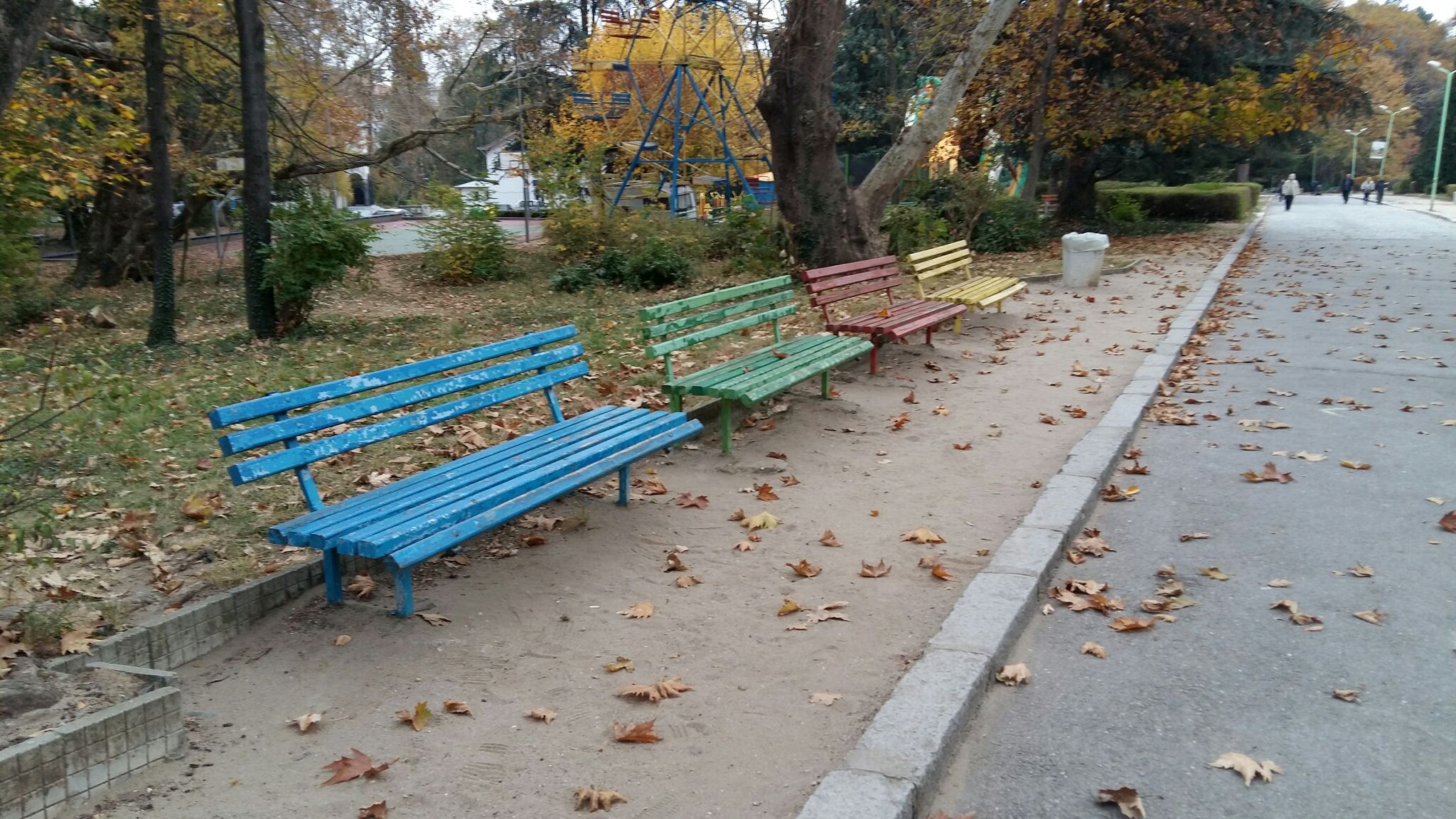 typische Ostsitzbänke
