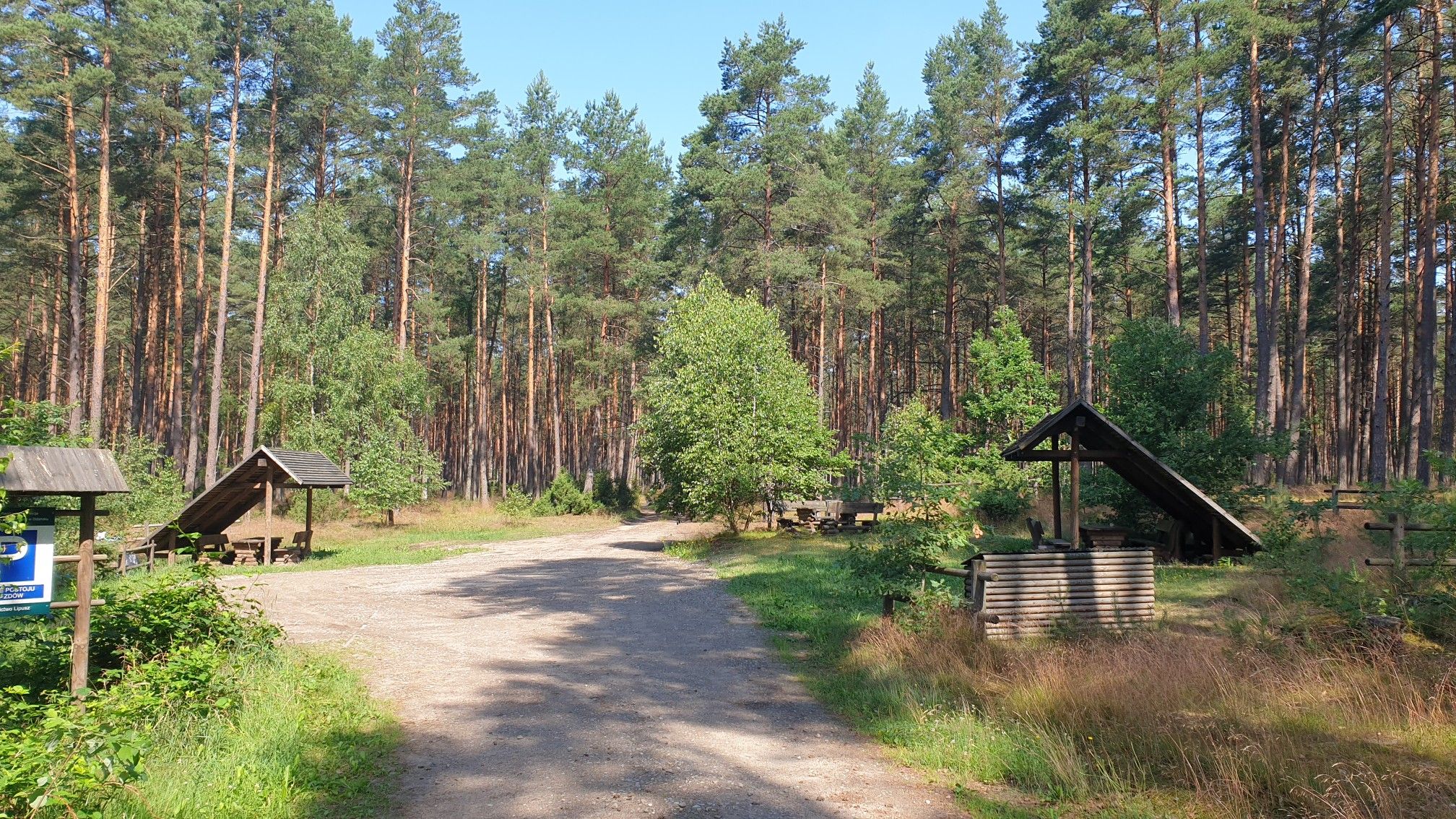 Rest area with wooden sheds and tables 