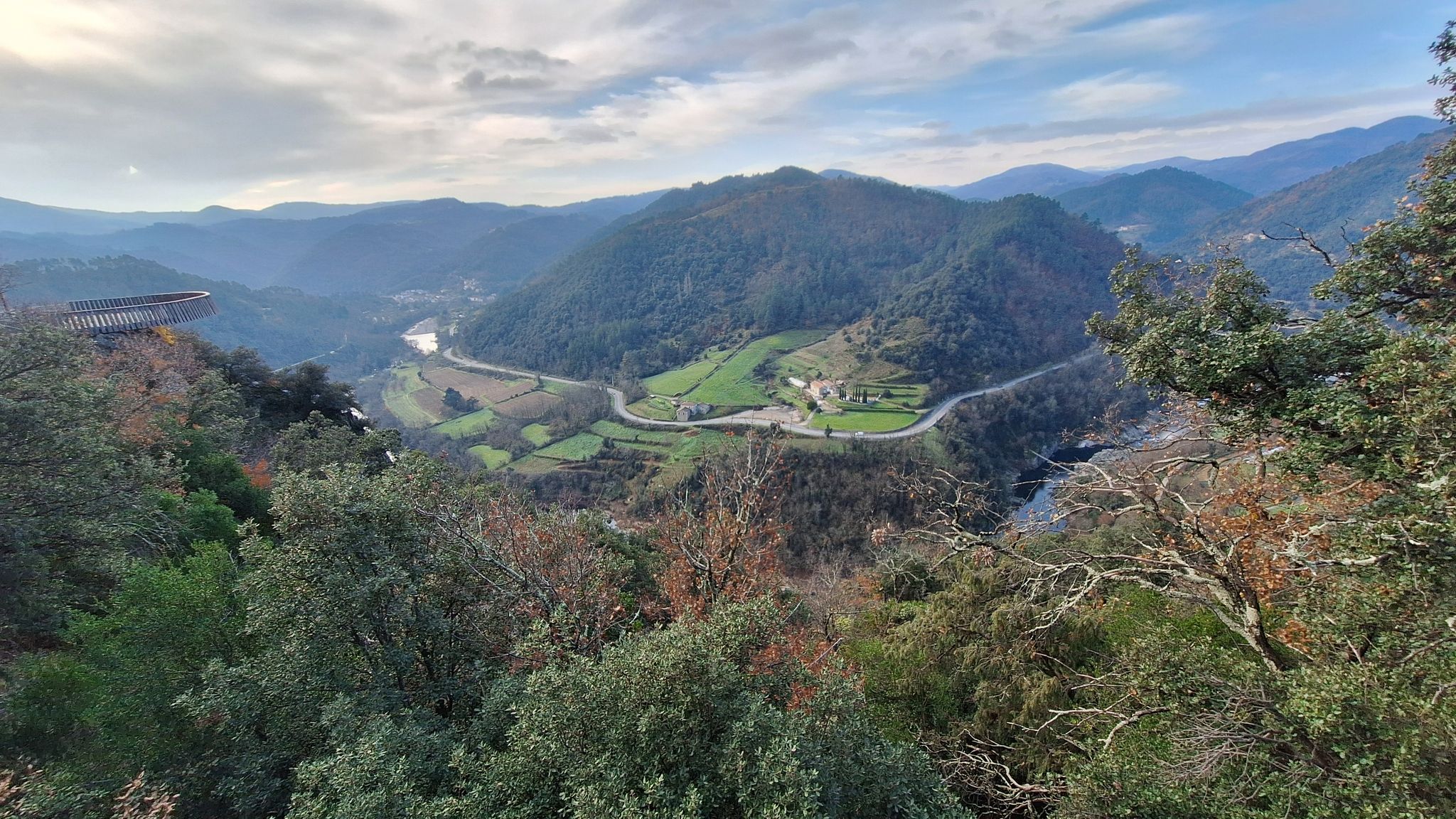 Saint-Michel-de-Chabrillanoux, vue de la vallée de l'Eyrieux.