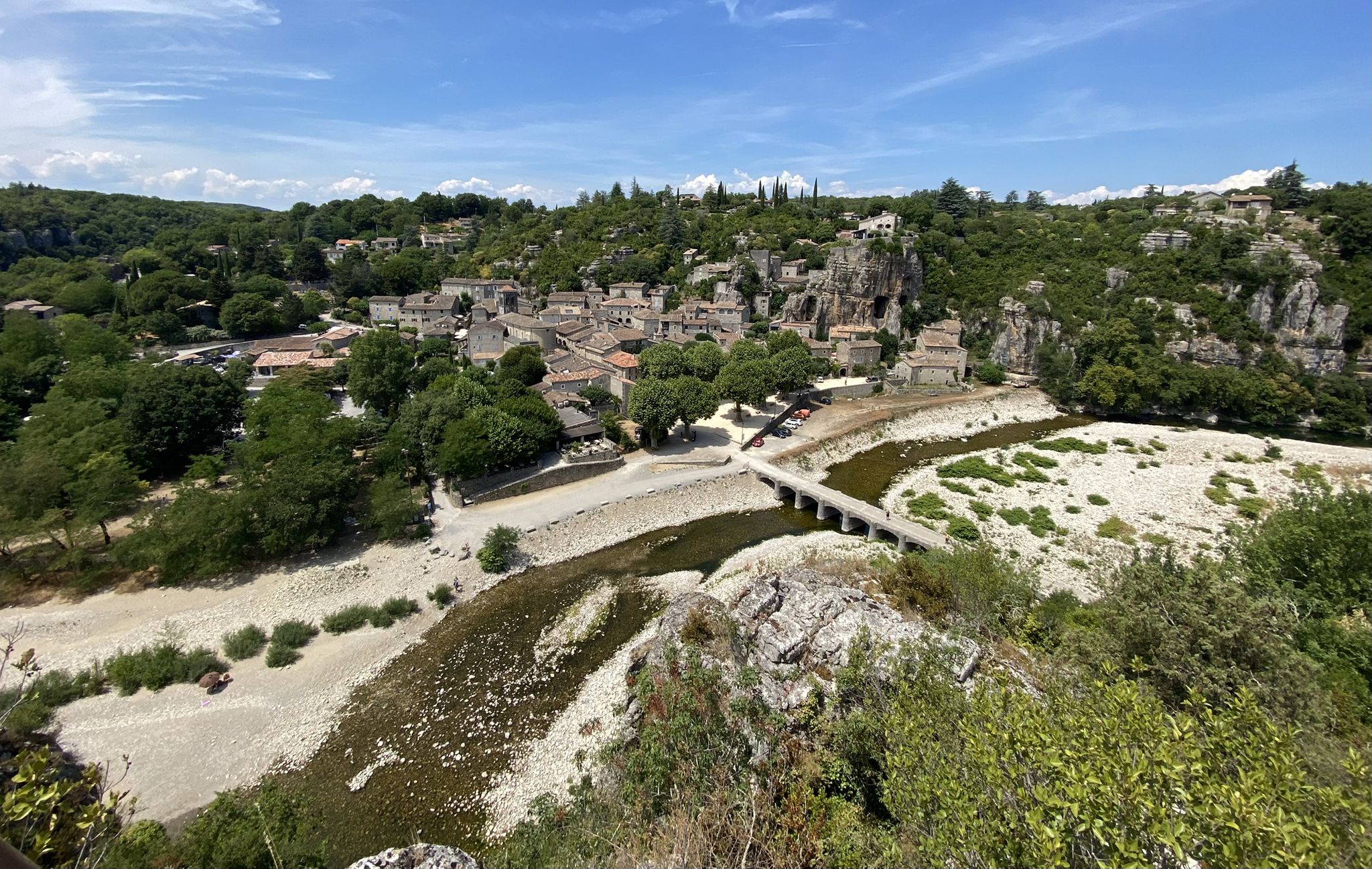 Blick auf Labeaume vom Aussichtspunkt