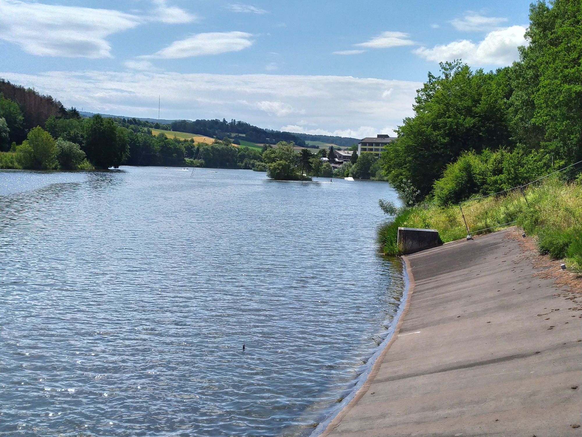 der Ibrastausee mit Wasserskianlage