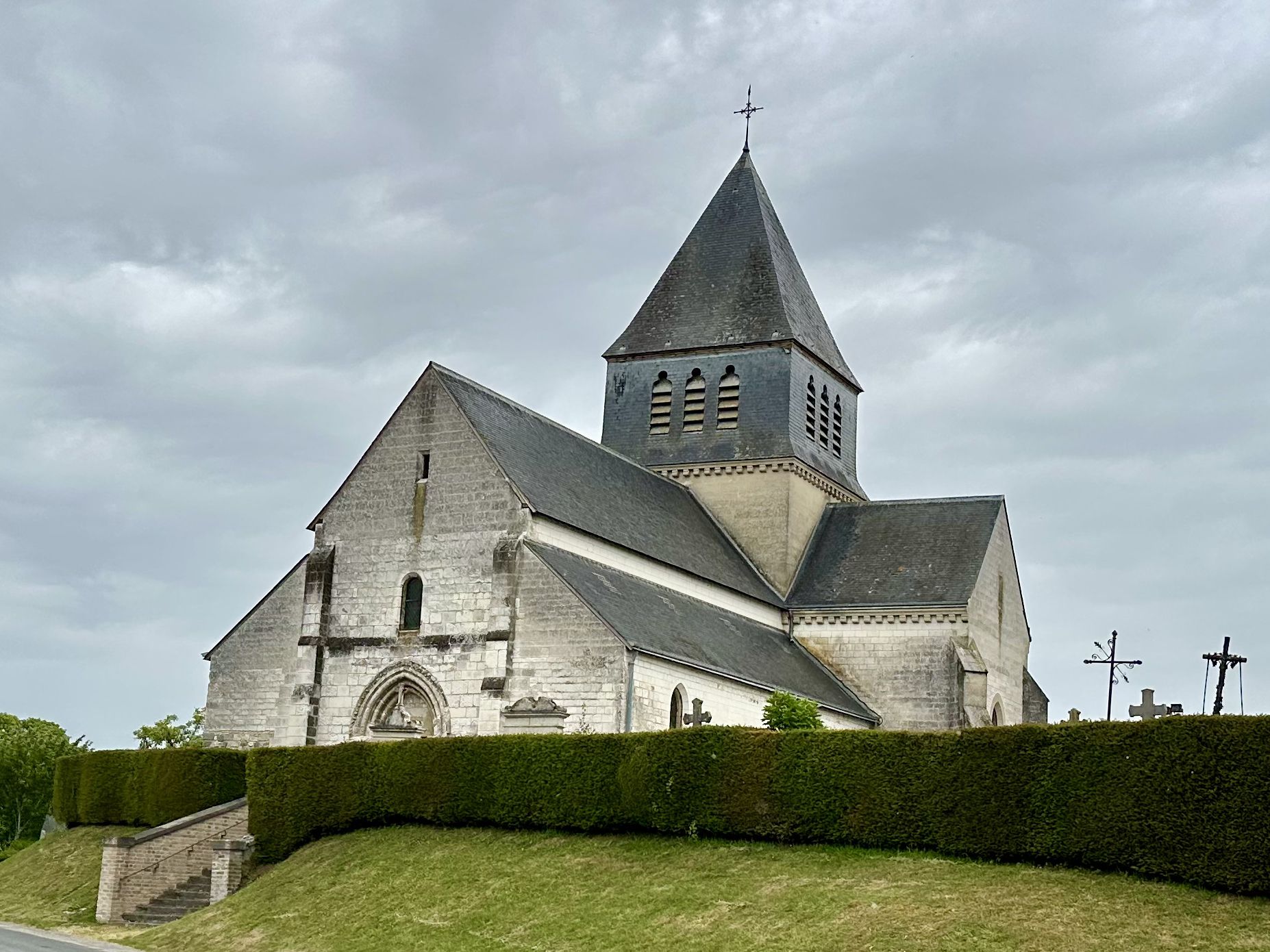 Schöne Kirche in Roizy