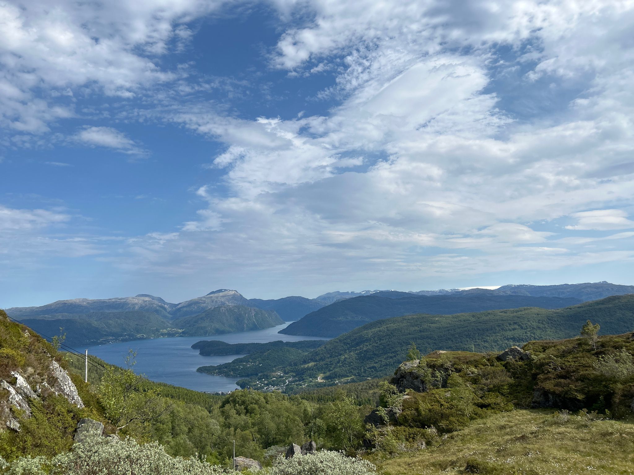 Blick zurück über Åkrafjord und Matresfjord … bis hin zum Gletscher und zum Ulvanosa sowie Melderskin