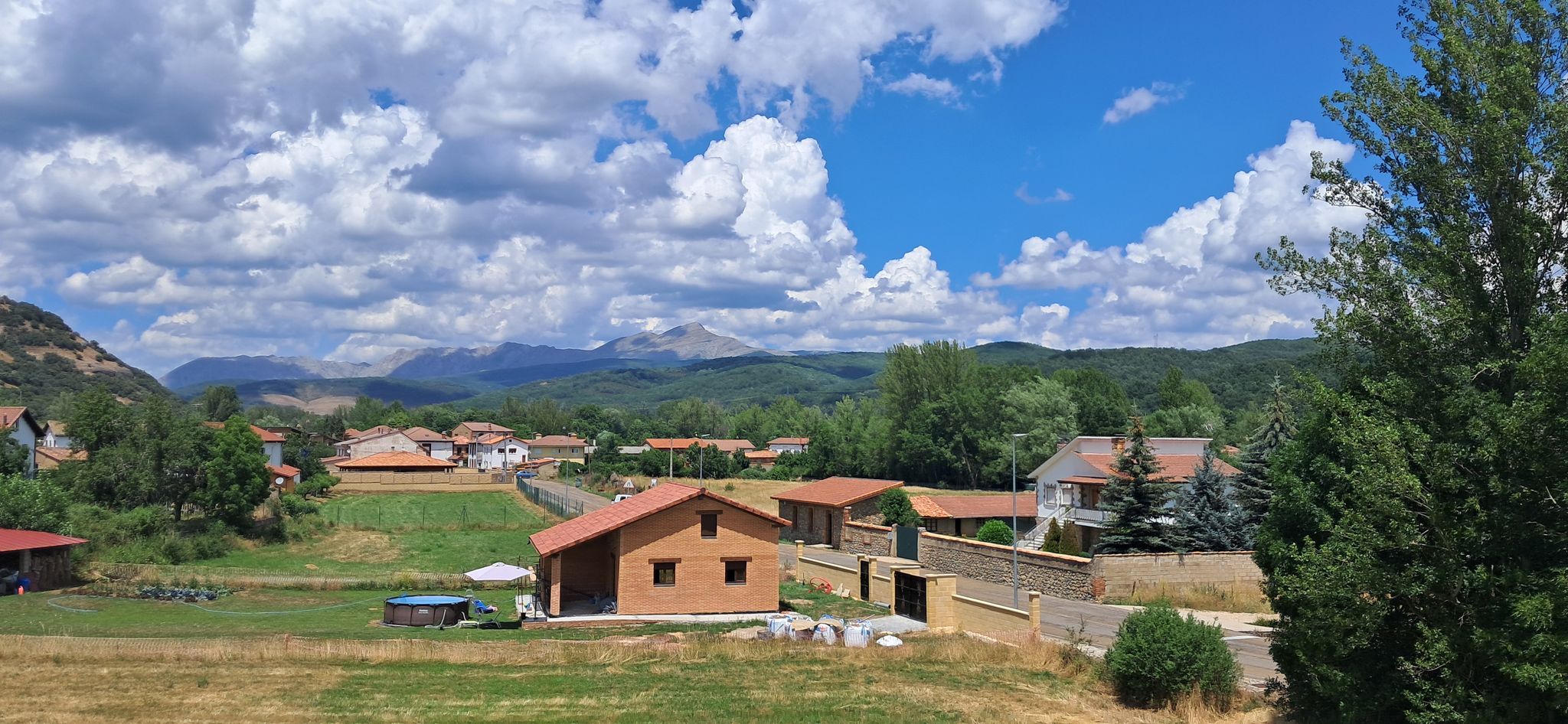 Montaña Leonesa al fondo
