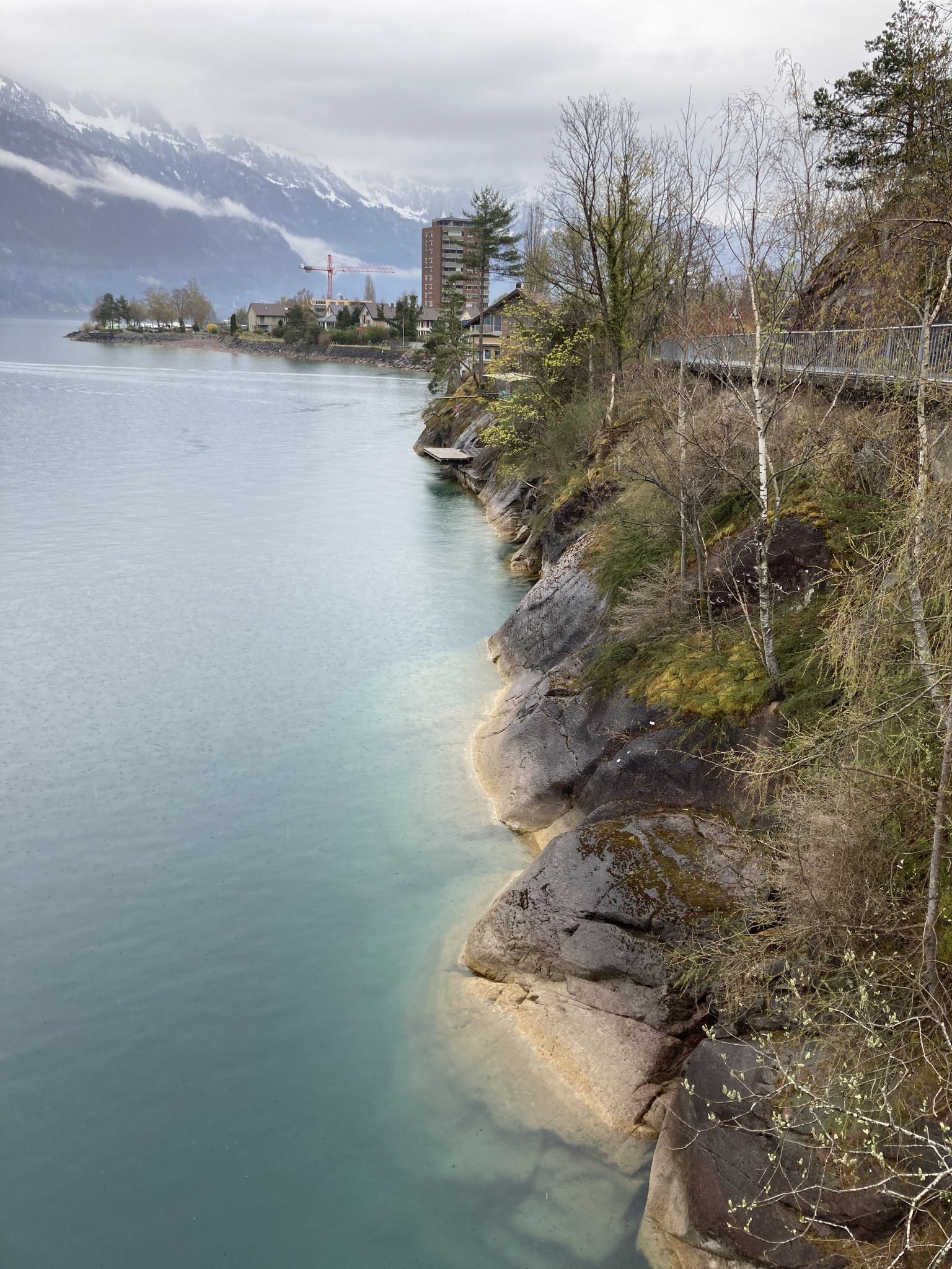 Es ist fast nicht zu glauben wie Steil der See hier in die Tiefe fällt.