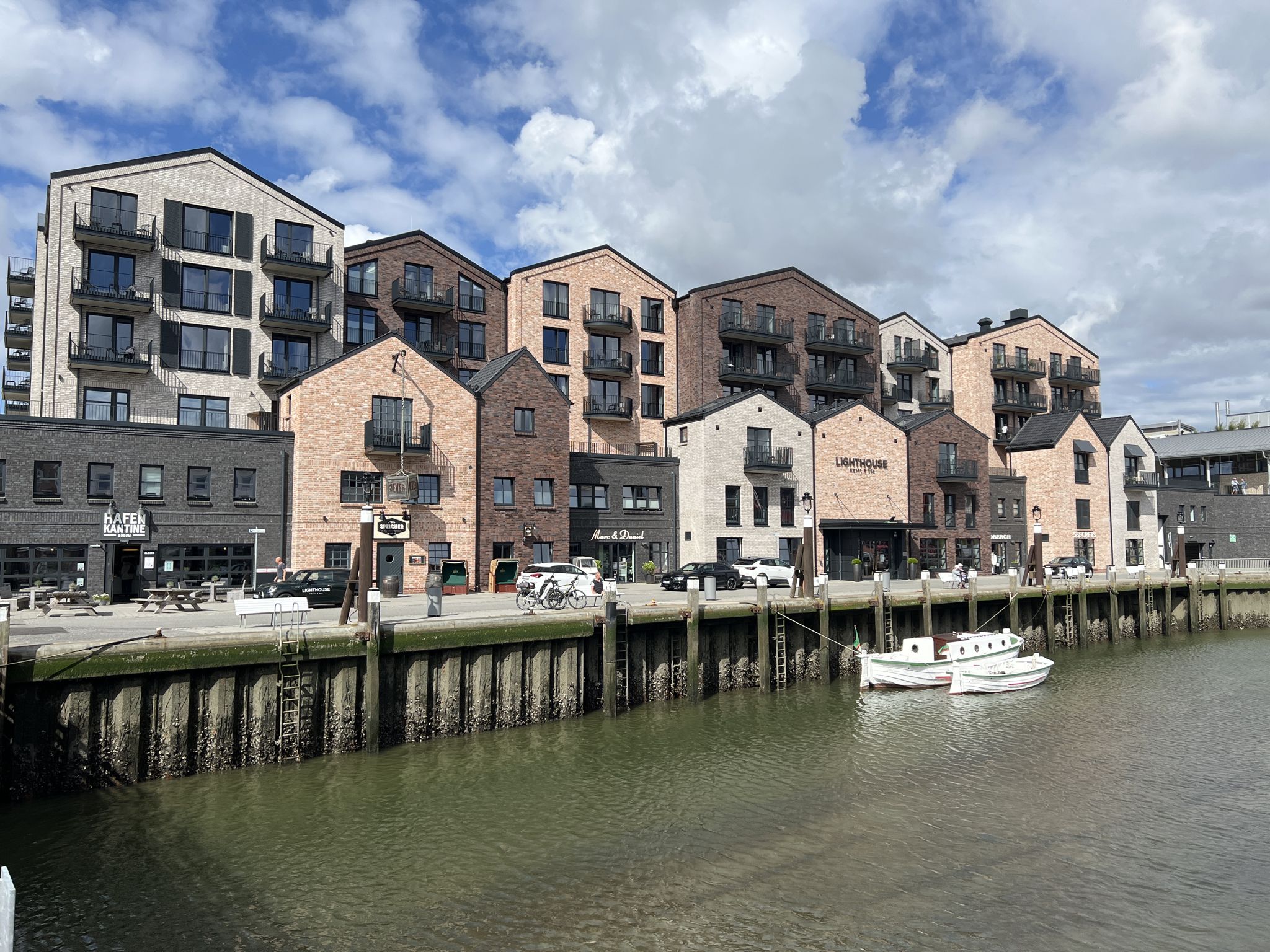 Im historischen Hafen Büsum