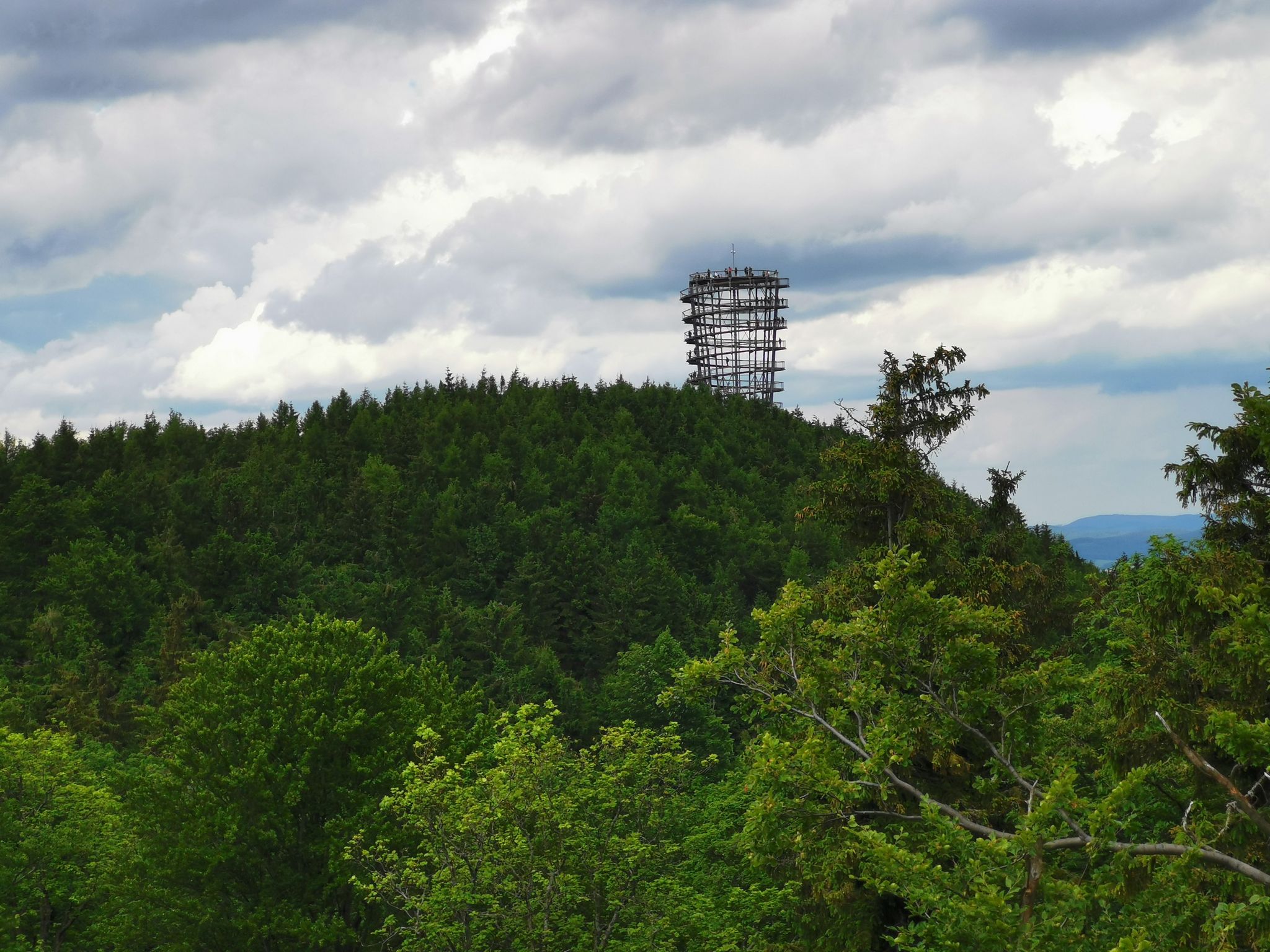 Widok ze starej wieży na nową