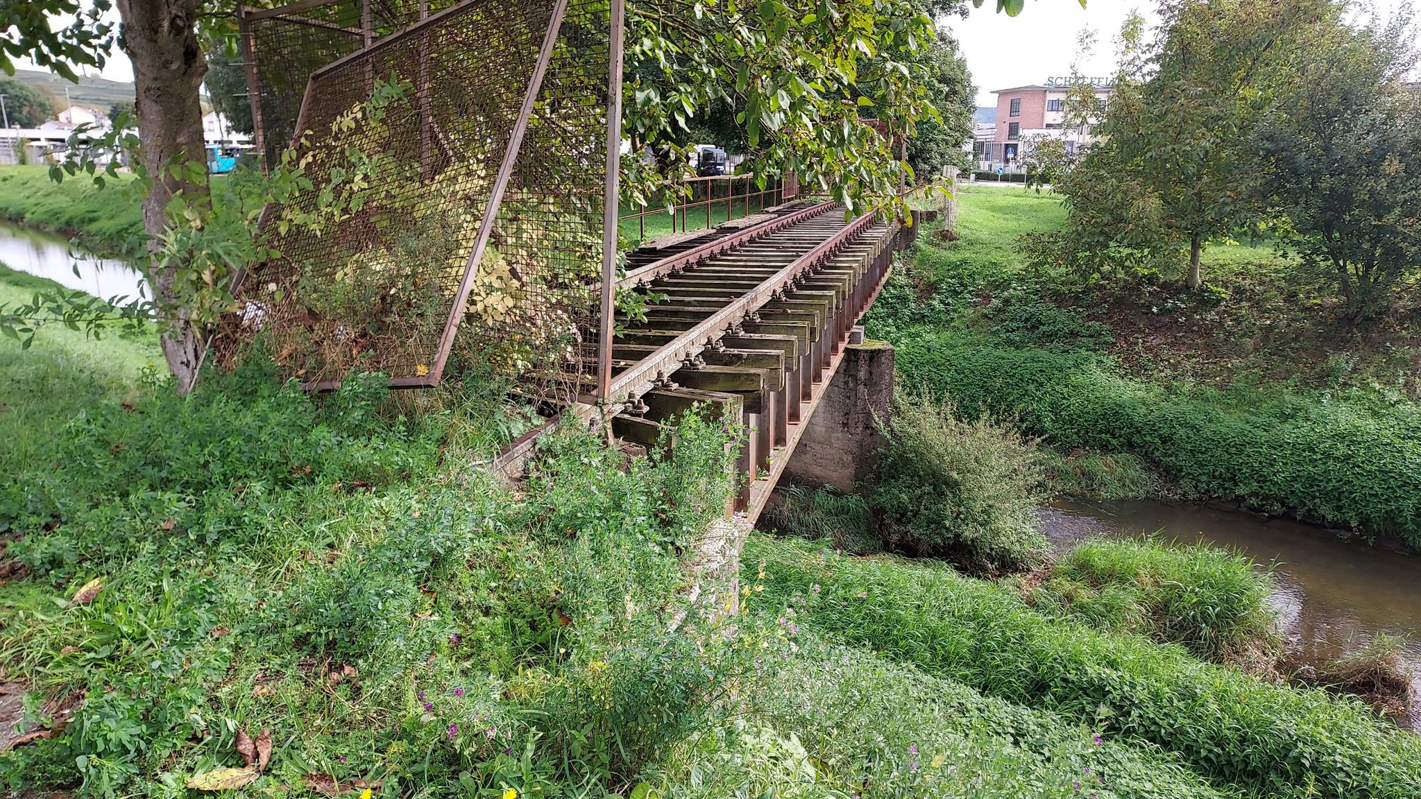 Das alte Gleis zum Flugplatz