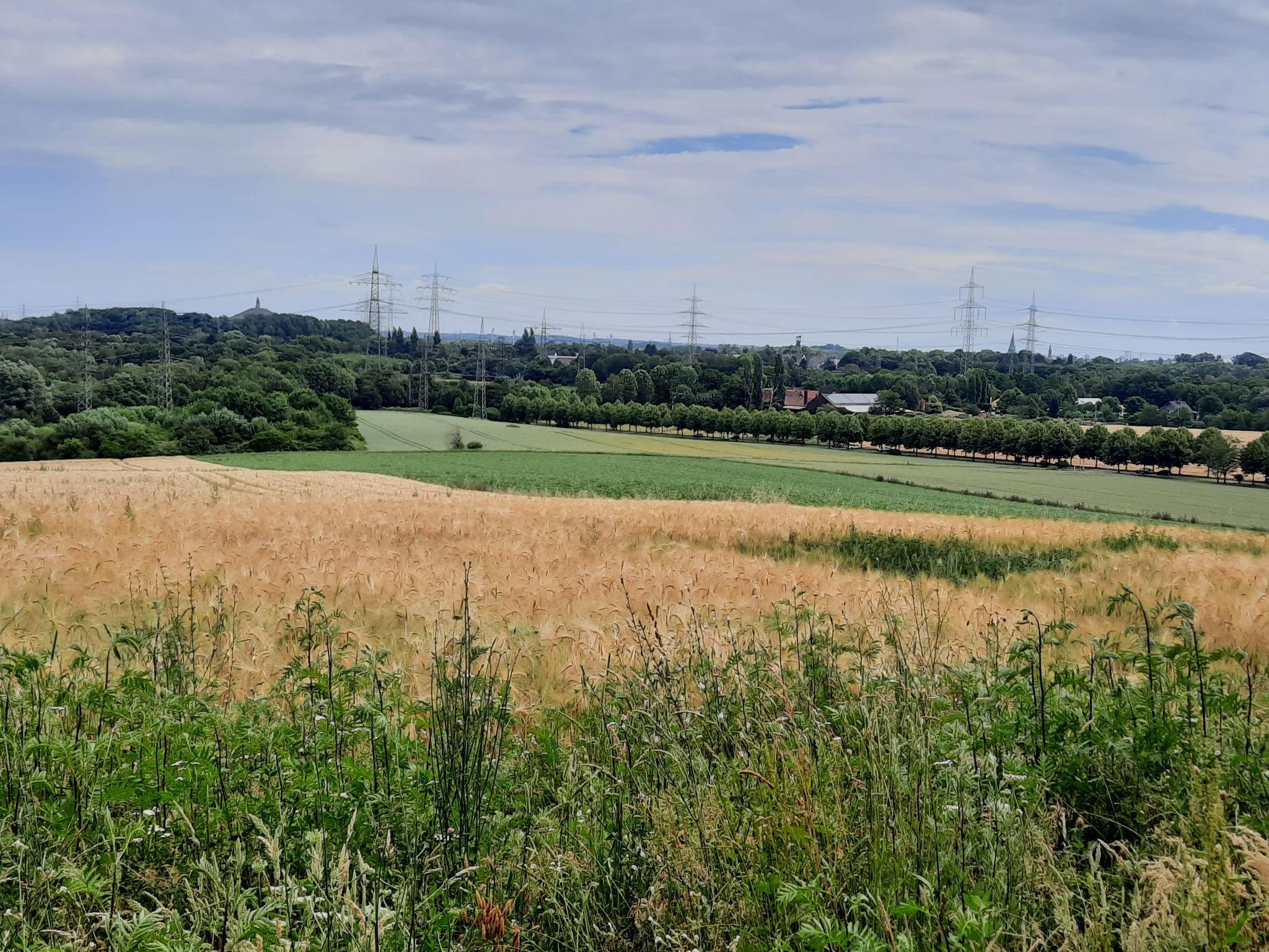 Blick in Richtung Bo-Wattenscheid "Himmelsleiter und Fördergerüst Zeche Holland"