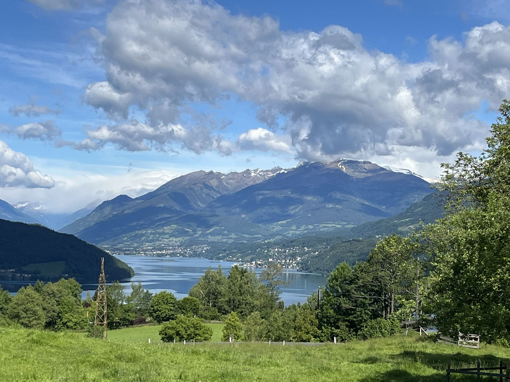 hoch oben am Glanz ein Blick auf den Millstätter See