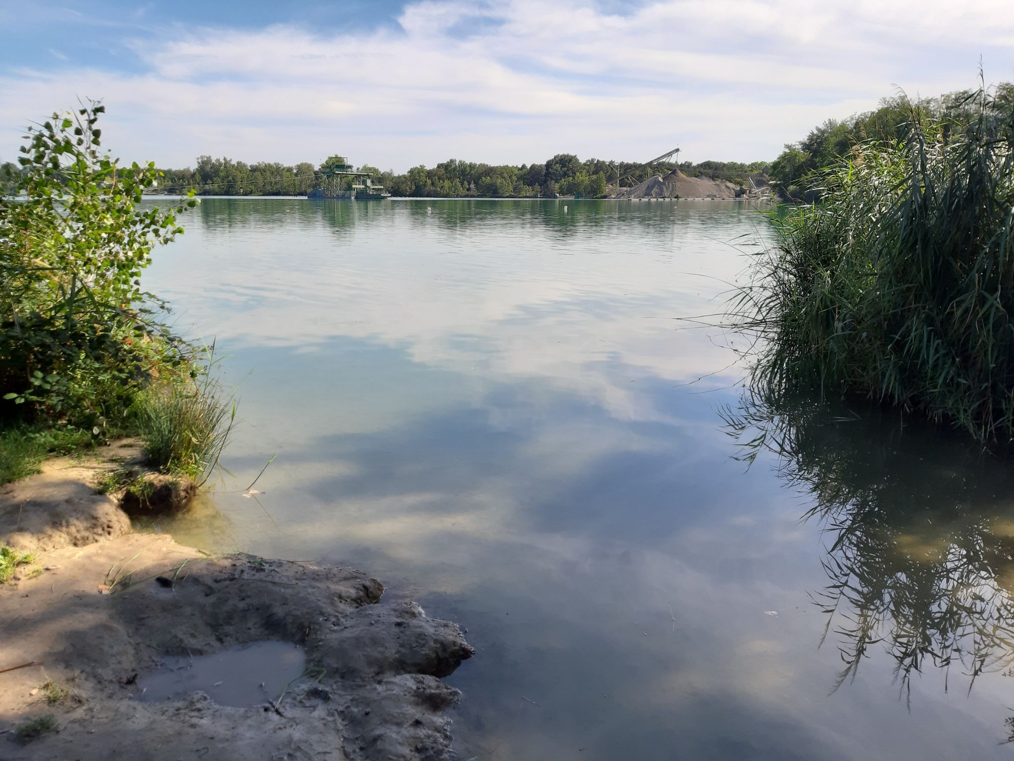 Schöner Badesee, allerdings mit Kiesabbau im Hintergrund