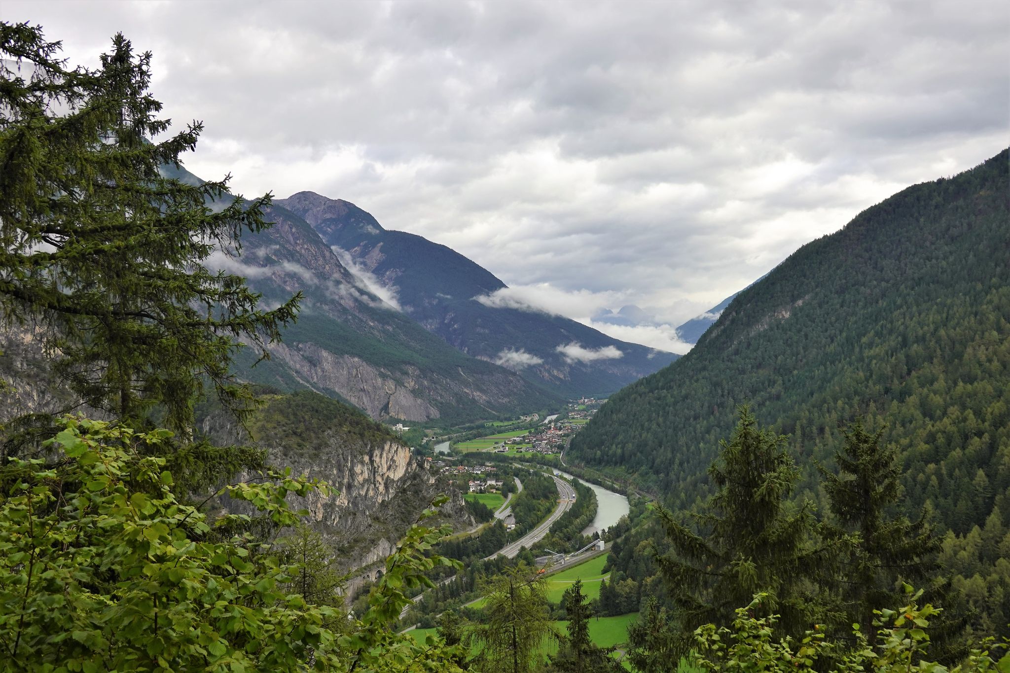 Ausblick beim Aufstieg zur Ruine der Kronburg