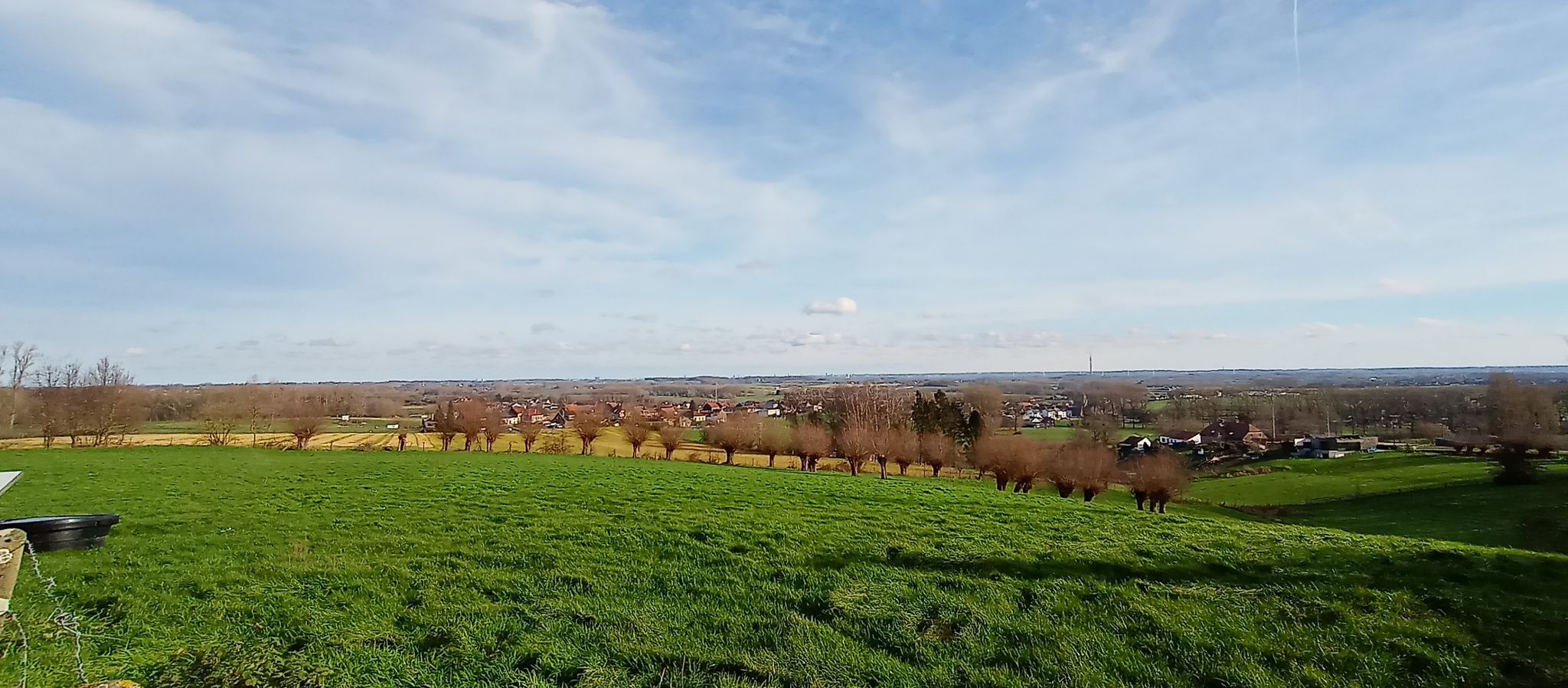 Pajottenland met Brussel op achtergrond